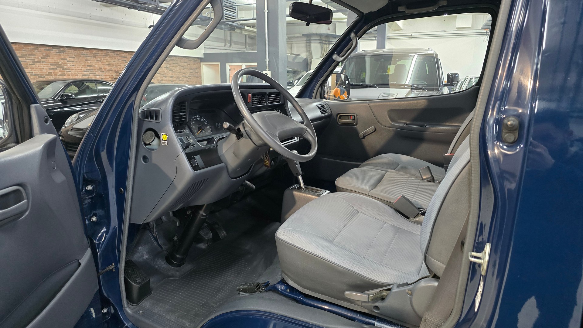 TOYOTA Hiace 2.4 EFI 4X2-image-20
