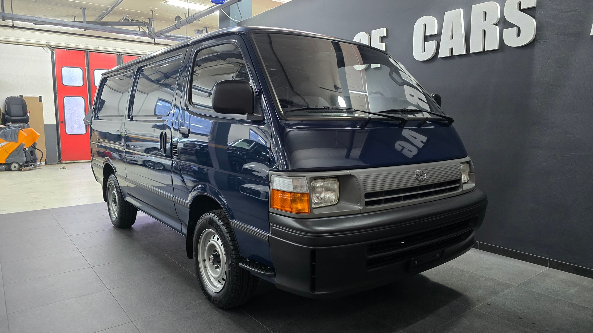 TOYOTA Hiace 2.4 EFI 4X2-image-17
