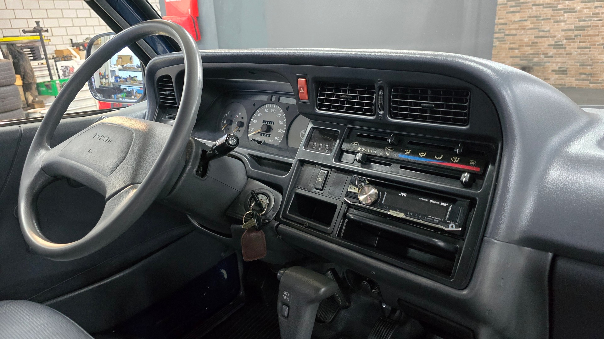 TOYOTA Hiace 2.4 EFI 4X2-image-29