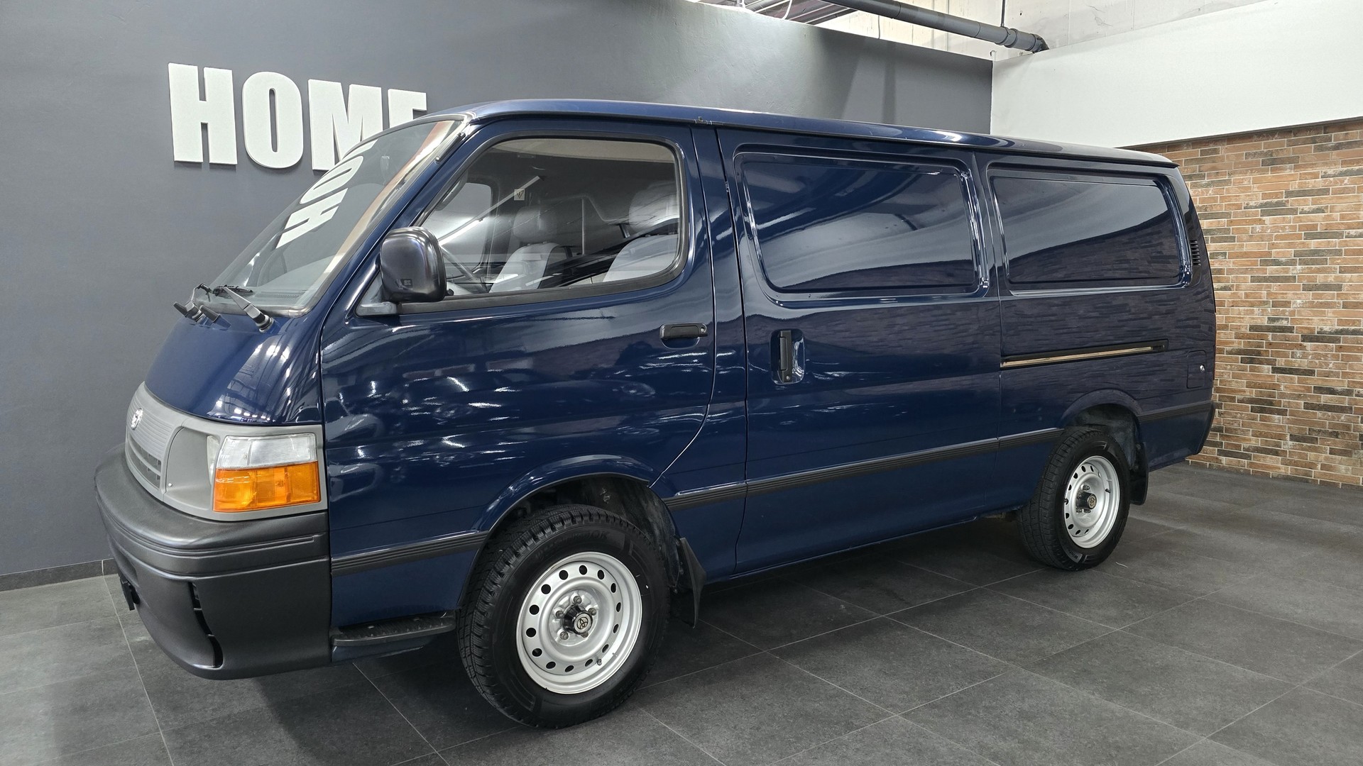 TOYOTA Hiace 2.4 EFI 4X2-showroom-element-3