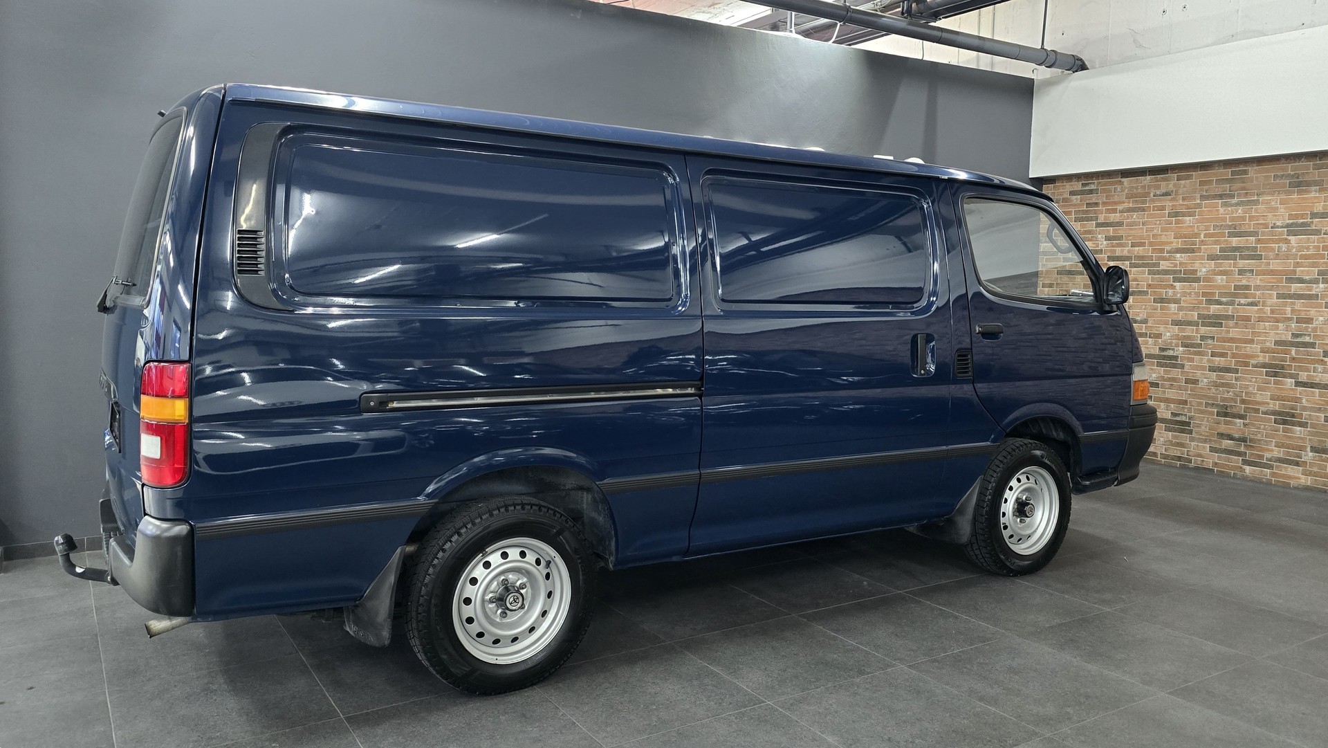 TOYOTA Hiace 2.4 EFI 4X2-image-13