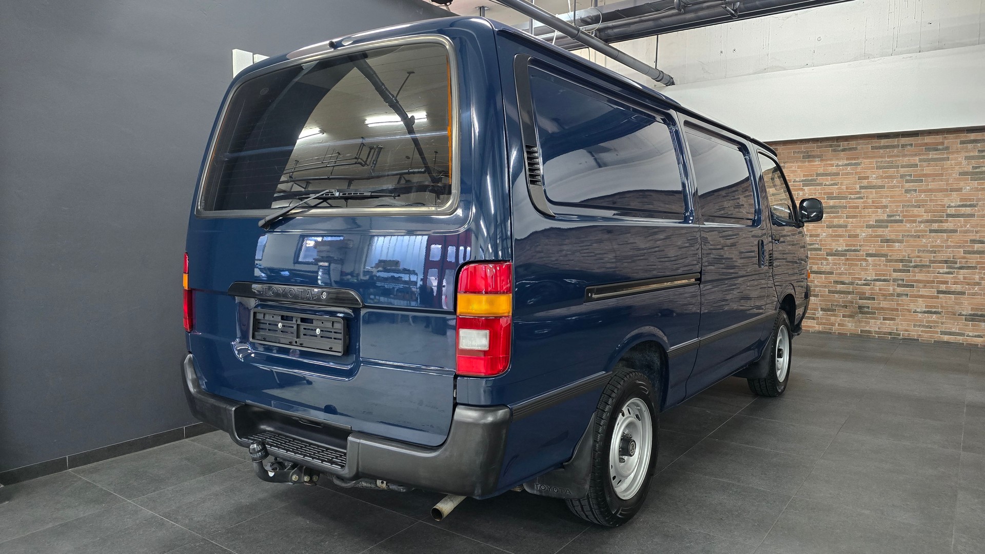 TOYOTA Hiace 2.4 EFI 4X2-image-11