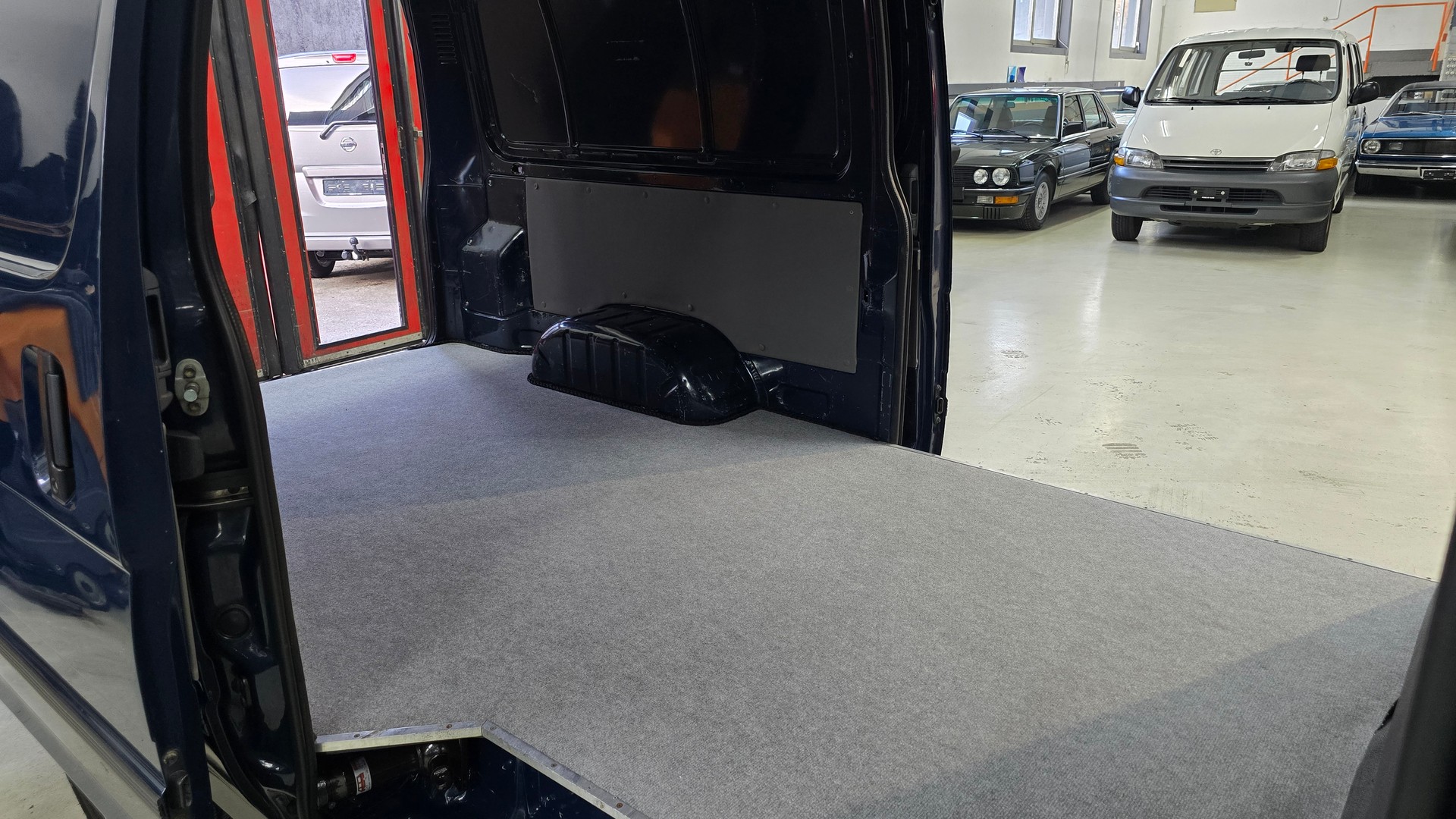 TOYOTA Hiace 2.4 EFI 4X2-image-24