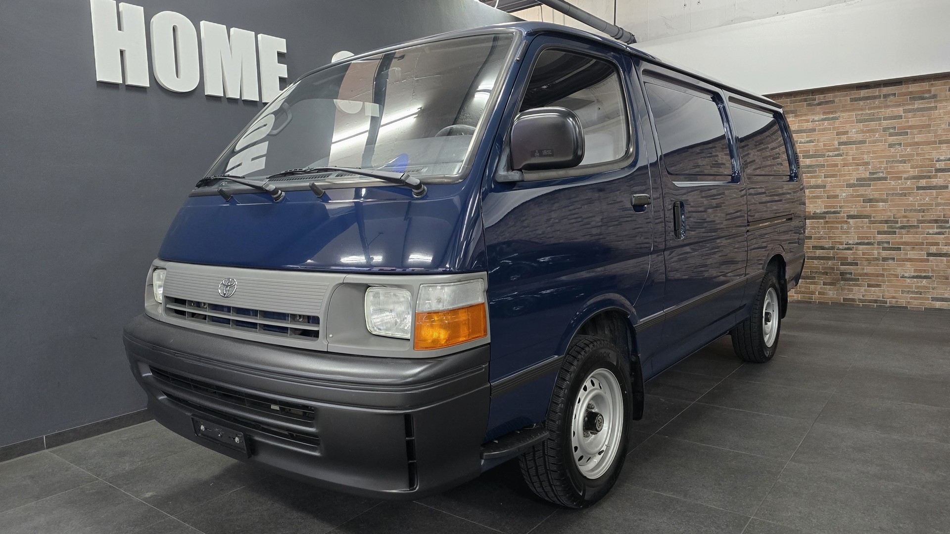 TOYOTA Hiace 2.4 EFI 4X2-showroom-element-1