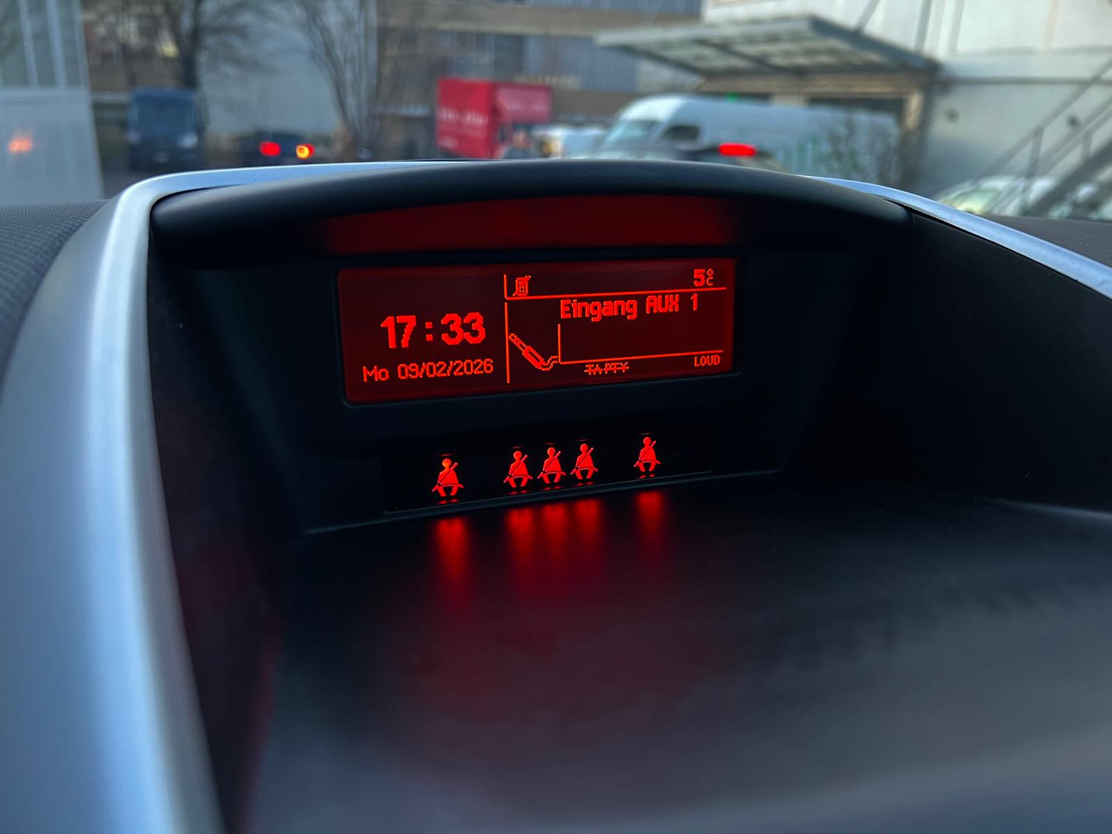PEUGEOT 207 1.6 16V Swiss Edition-image-14