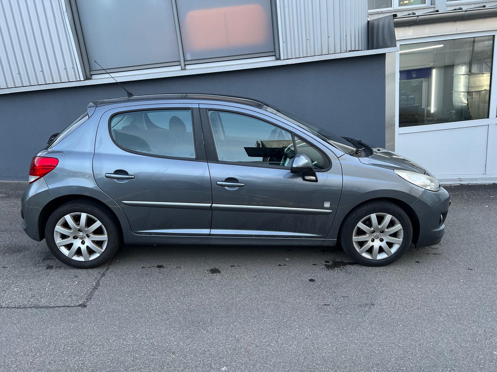 PEUGEOT 207 1.6 16V Swiss Edition-image-2