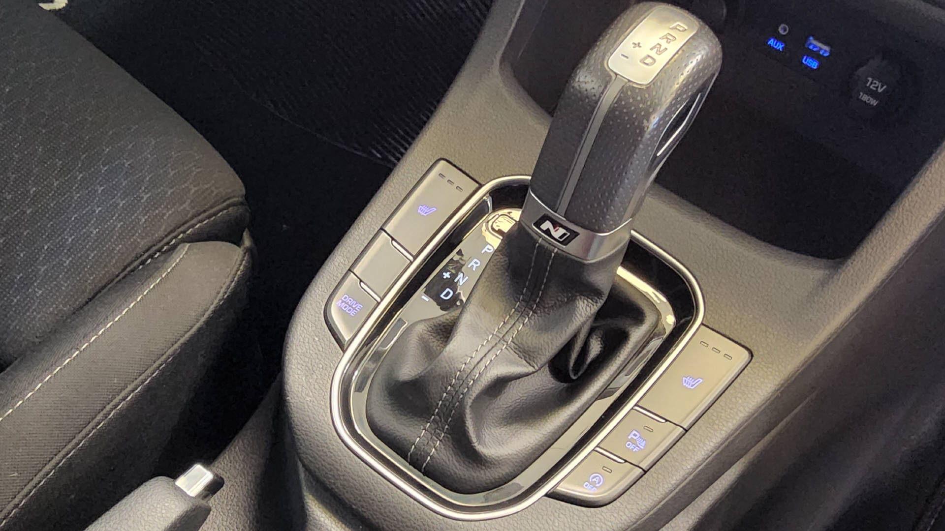 HYUNDAI i30 1.4 T-GDi N-Line-image-19