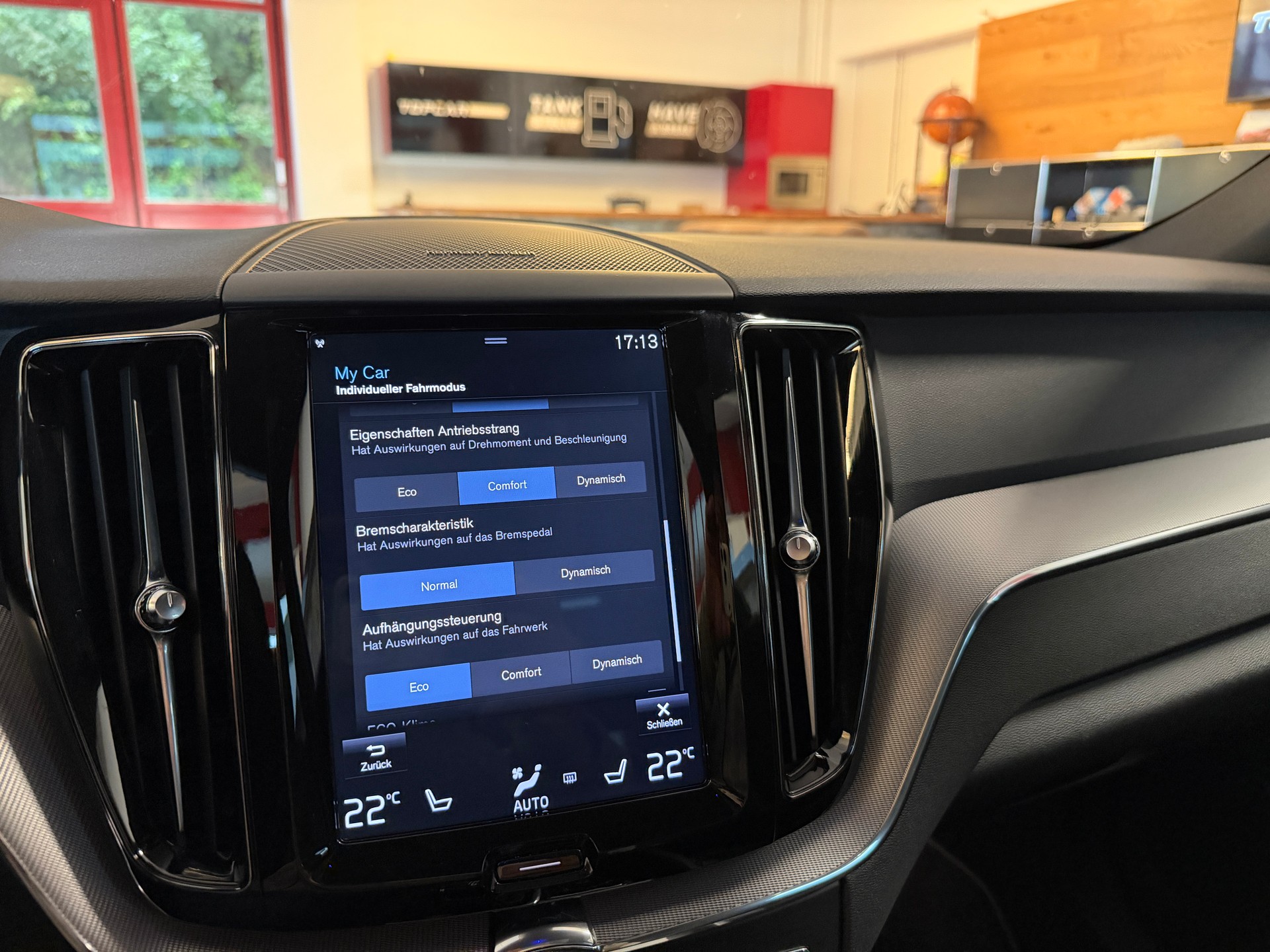 VOLVO XC60 D4 AWD R-Design Geartronic-image-29