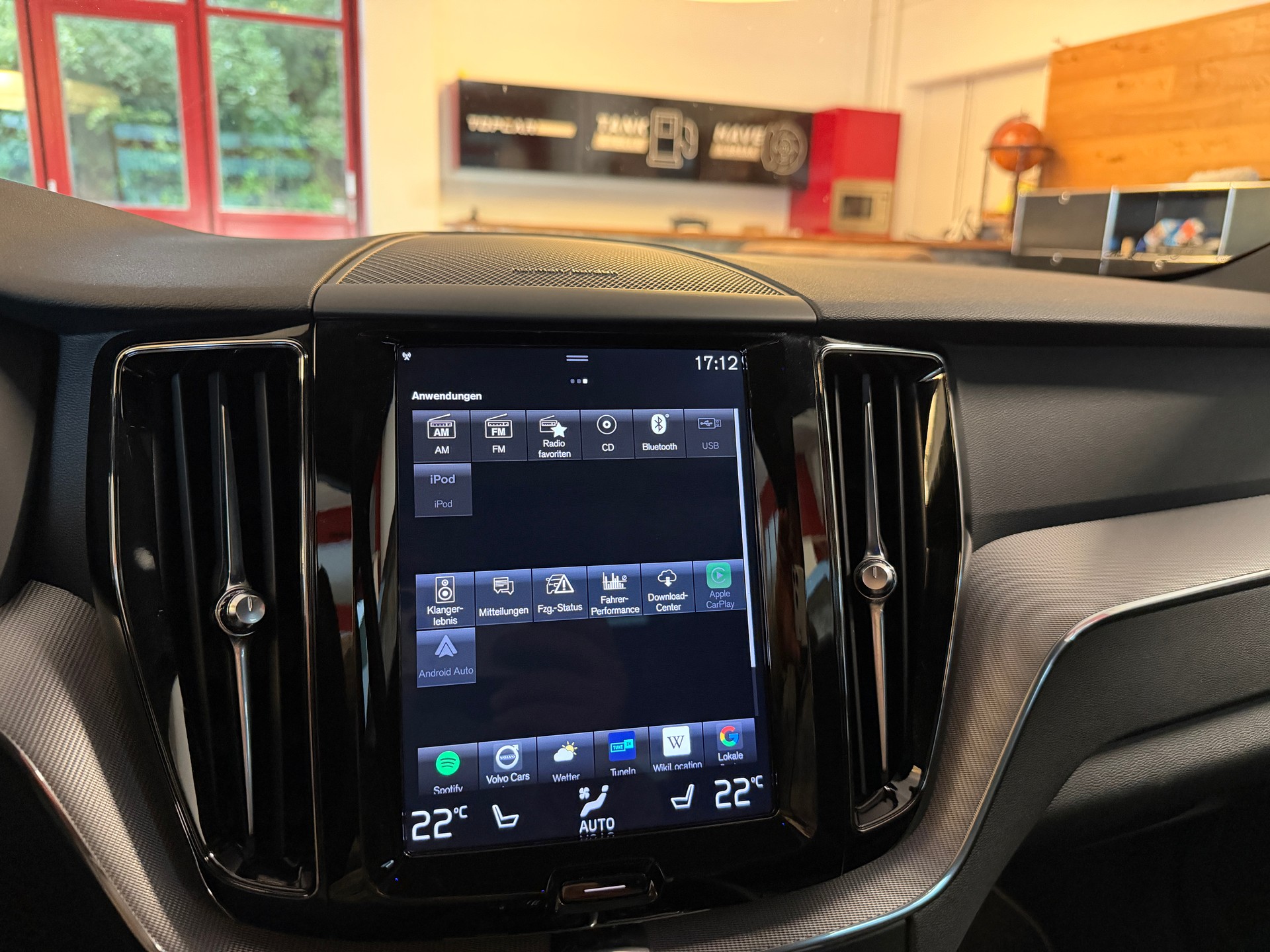 VOLVO XC60 D4 AWD R-Design Geartronic-image-24