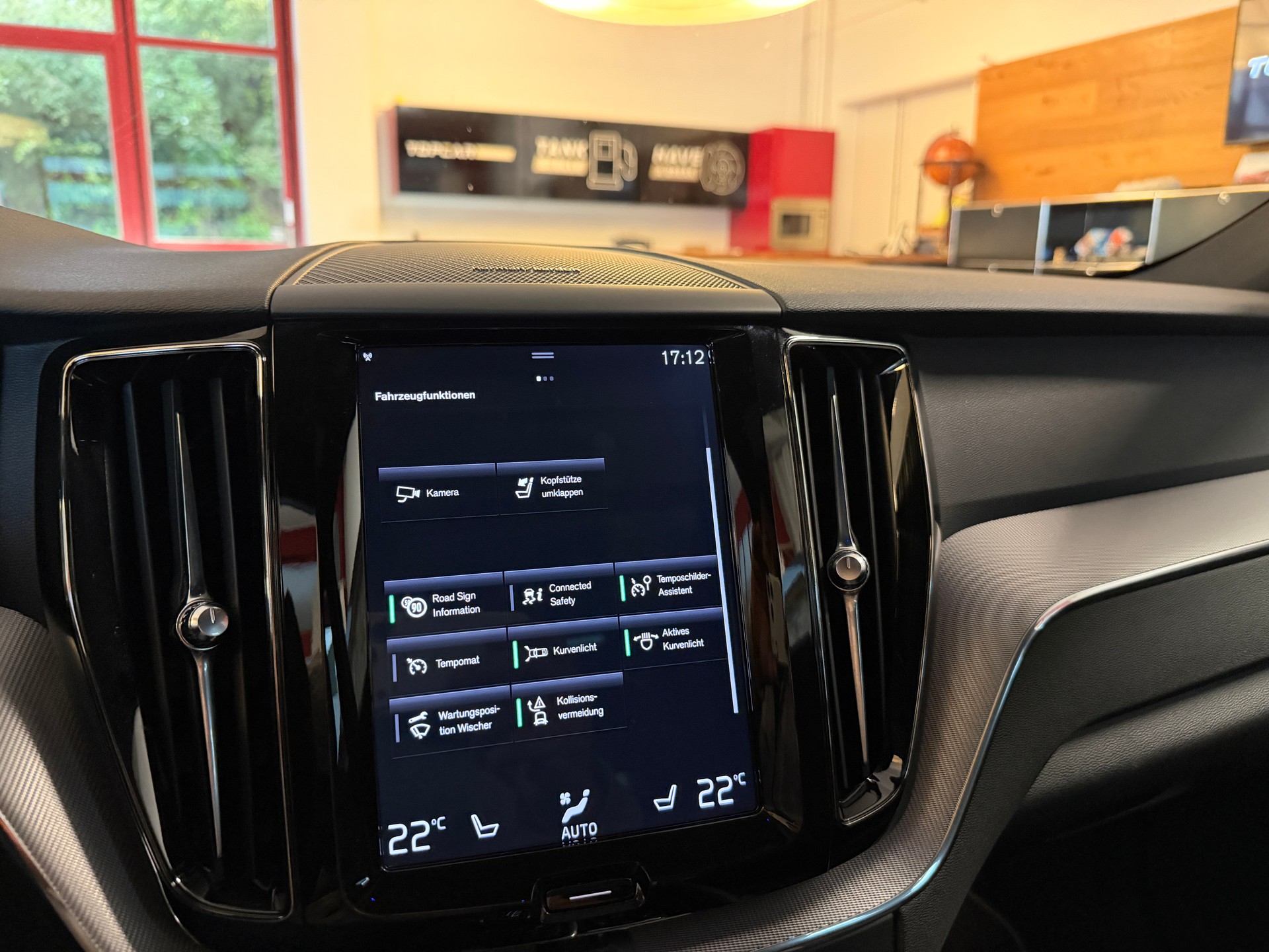 VOLVO XC60 D4 AWD R-Design Geartronic-image-23
