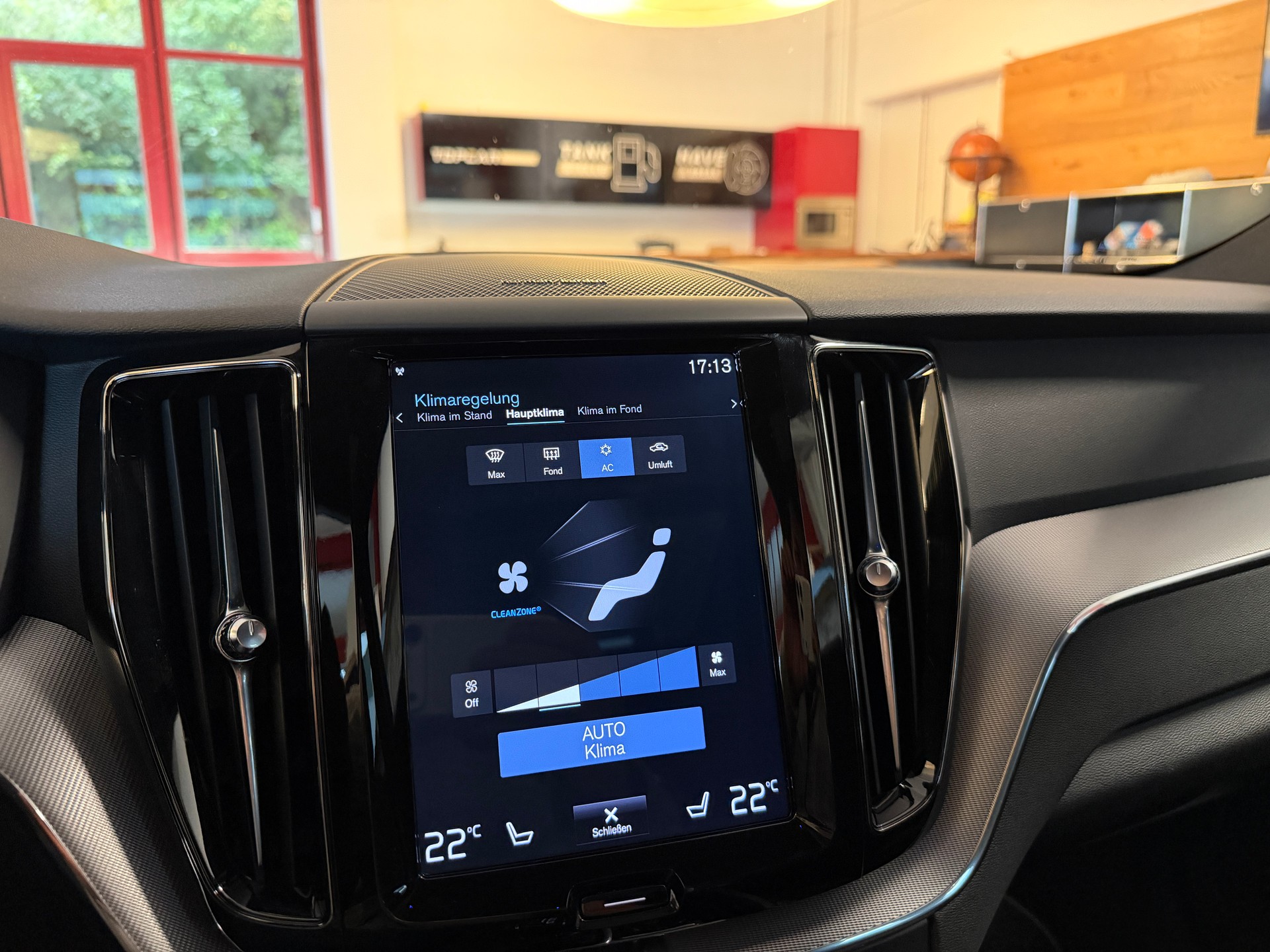 VOLVO XC60 D4 AWD R-Design Geartronic-image-26
