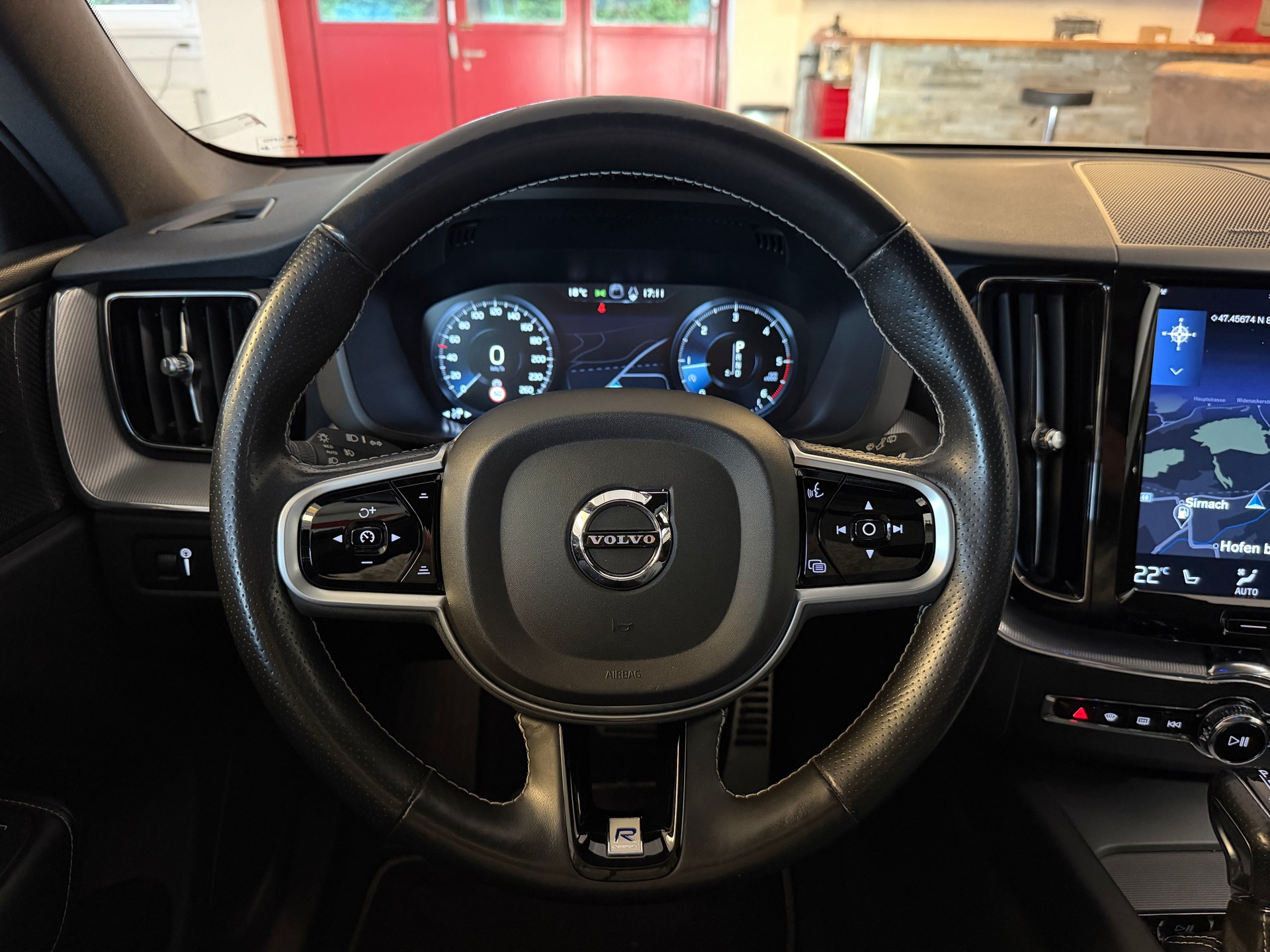VOLVO XC60 D4 AWD R-Design Geartronic-image-17