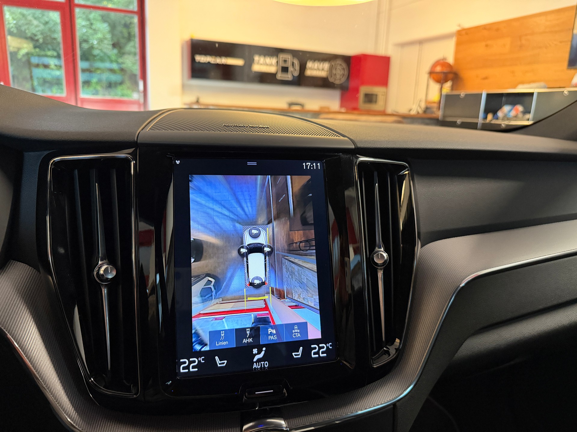 VOLVO XC60 D4 AWD R-Design Geartronic-image-21