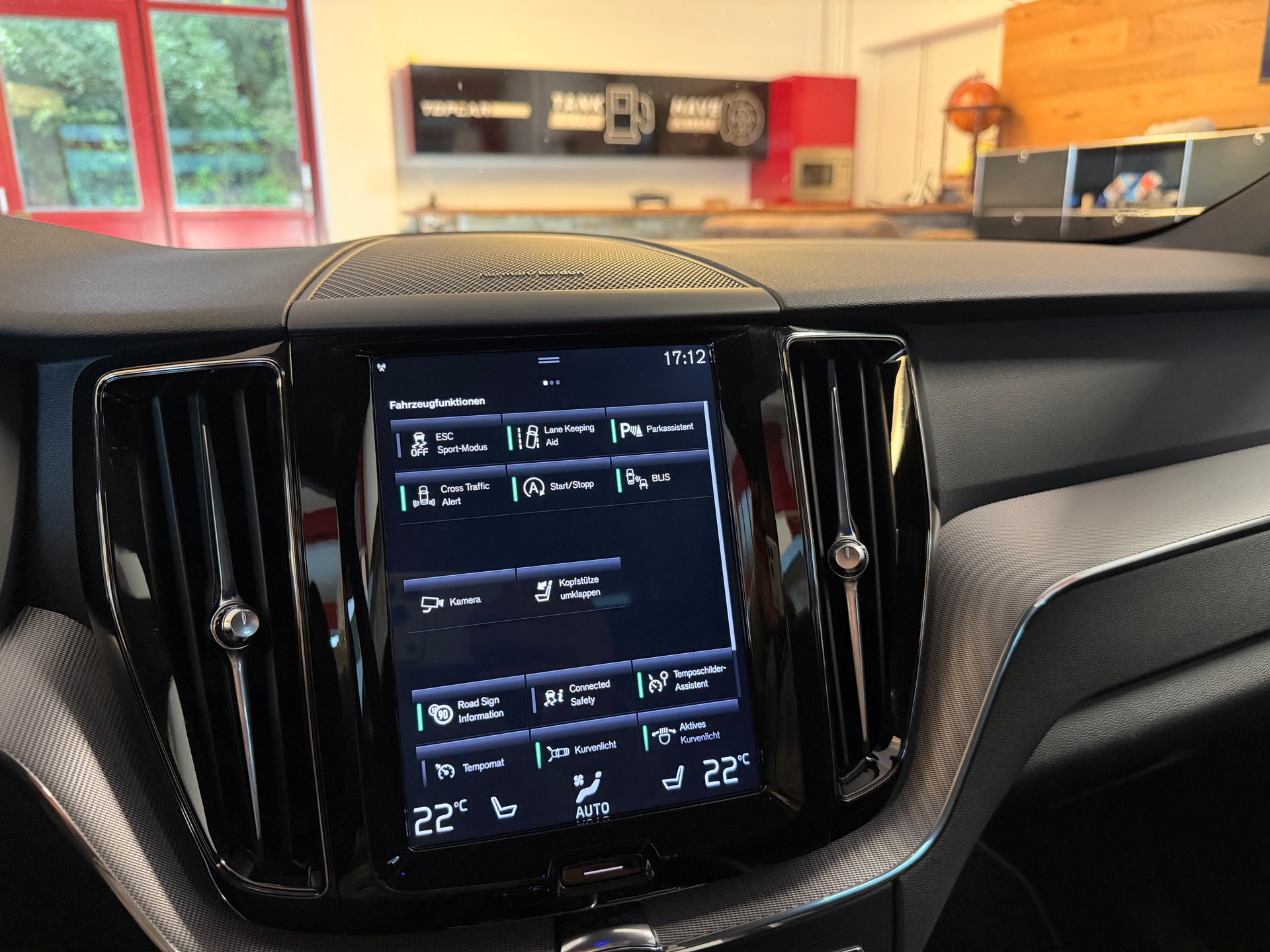VOLVO XC60 D4 AWD R-Design Geartronic-image-22