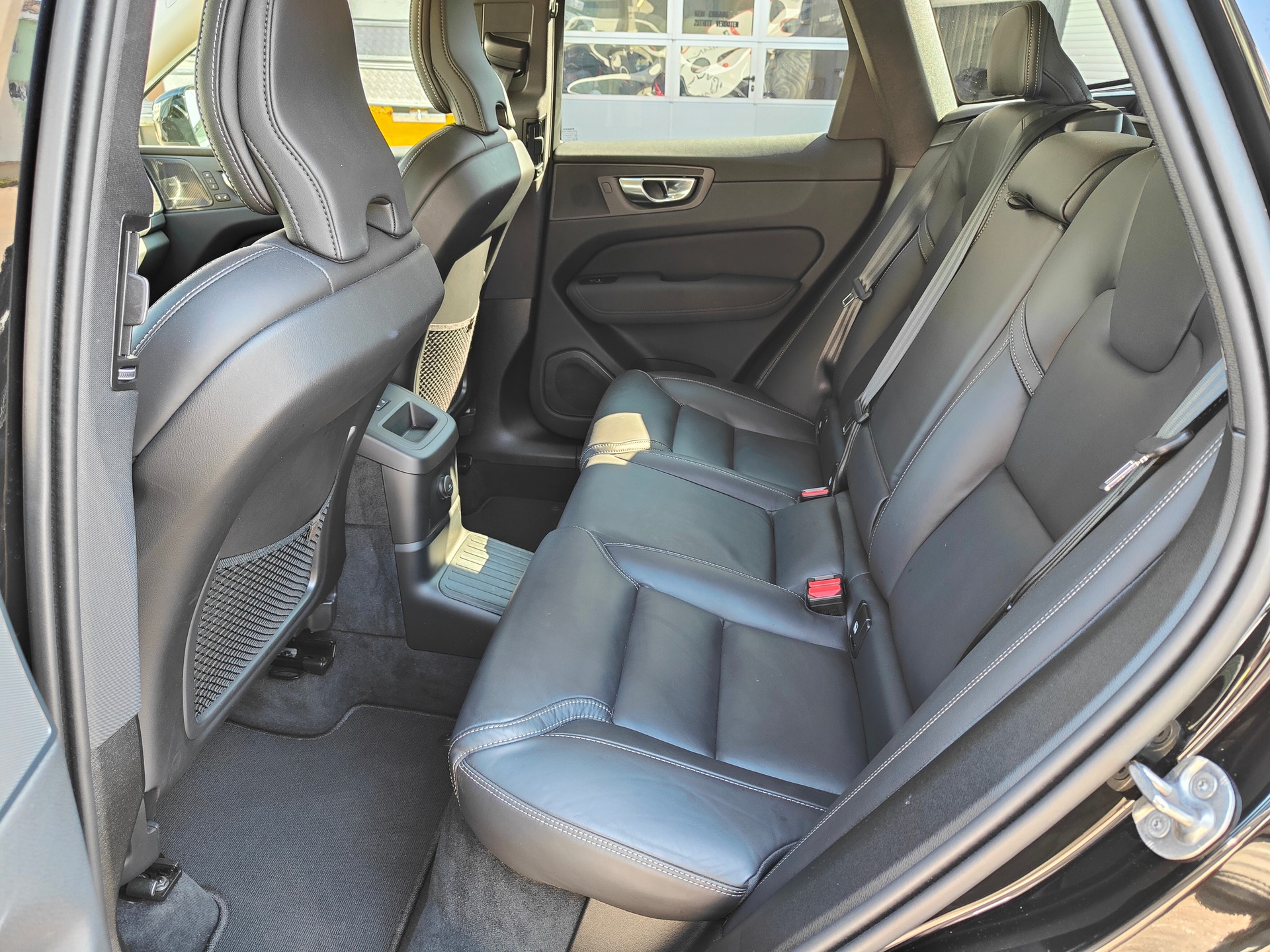 VOLVO XC60 2.0 T6 TE Plus Dark eAWD-image-12