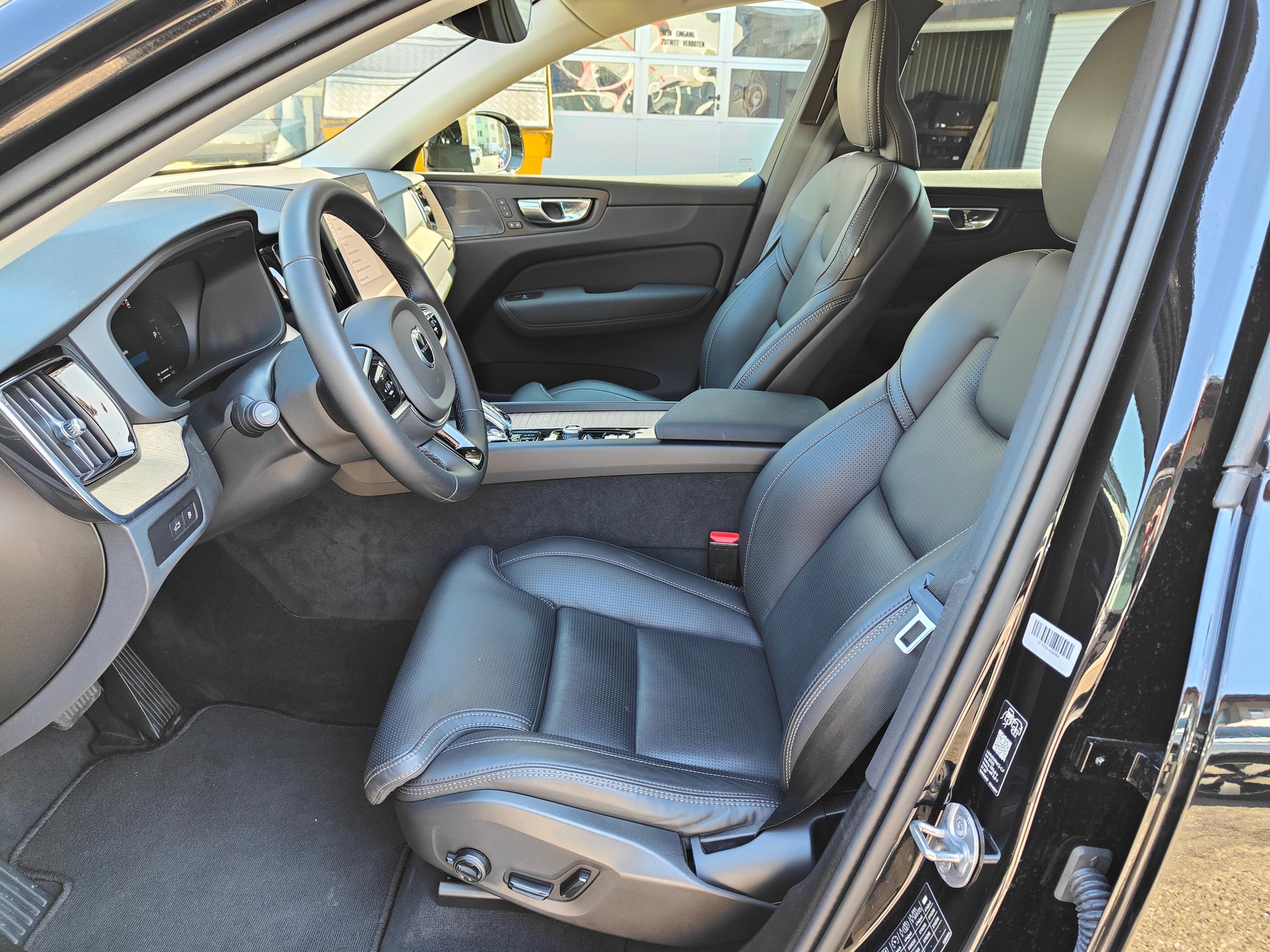 VOLVO XC60 2.0 T6 TE Plus Dark eAWD-image-7