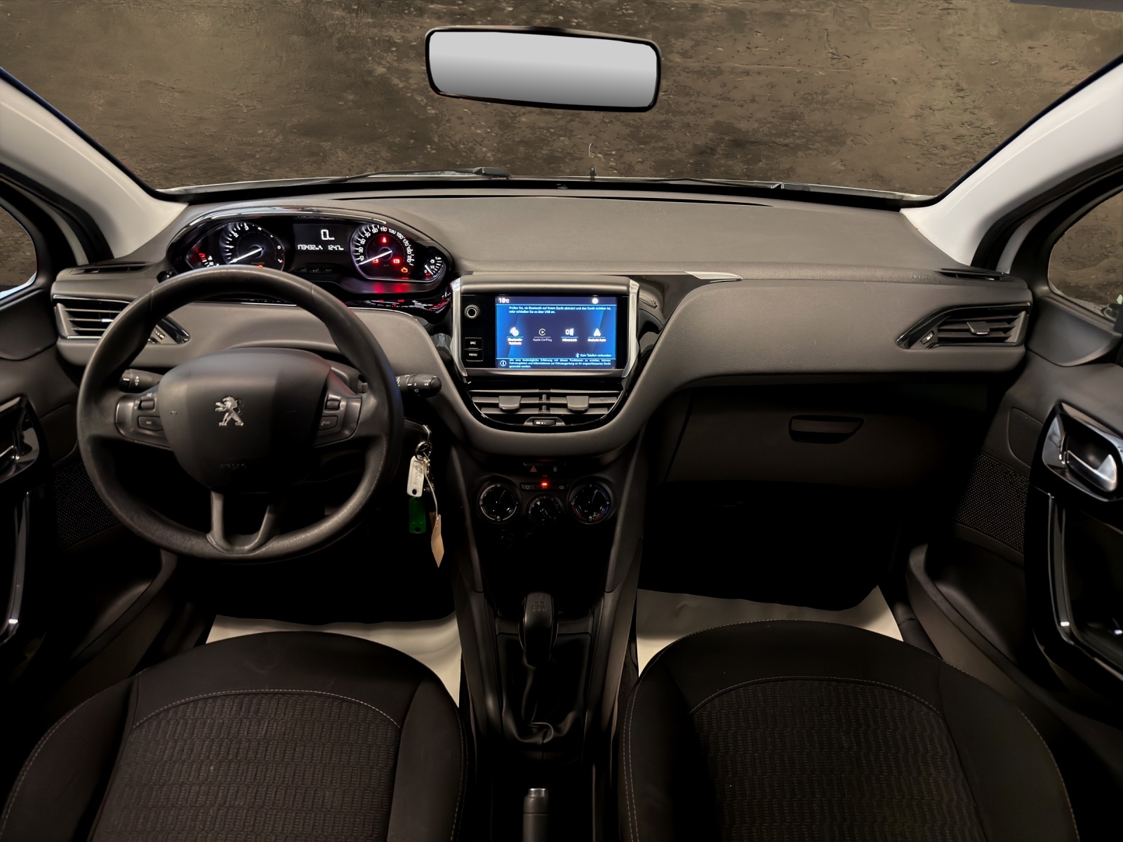 PEUGEOT 208 1.2 PureTech Signature-showroom-element-3