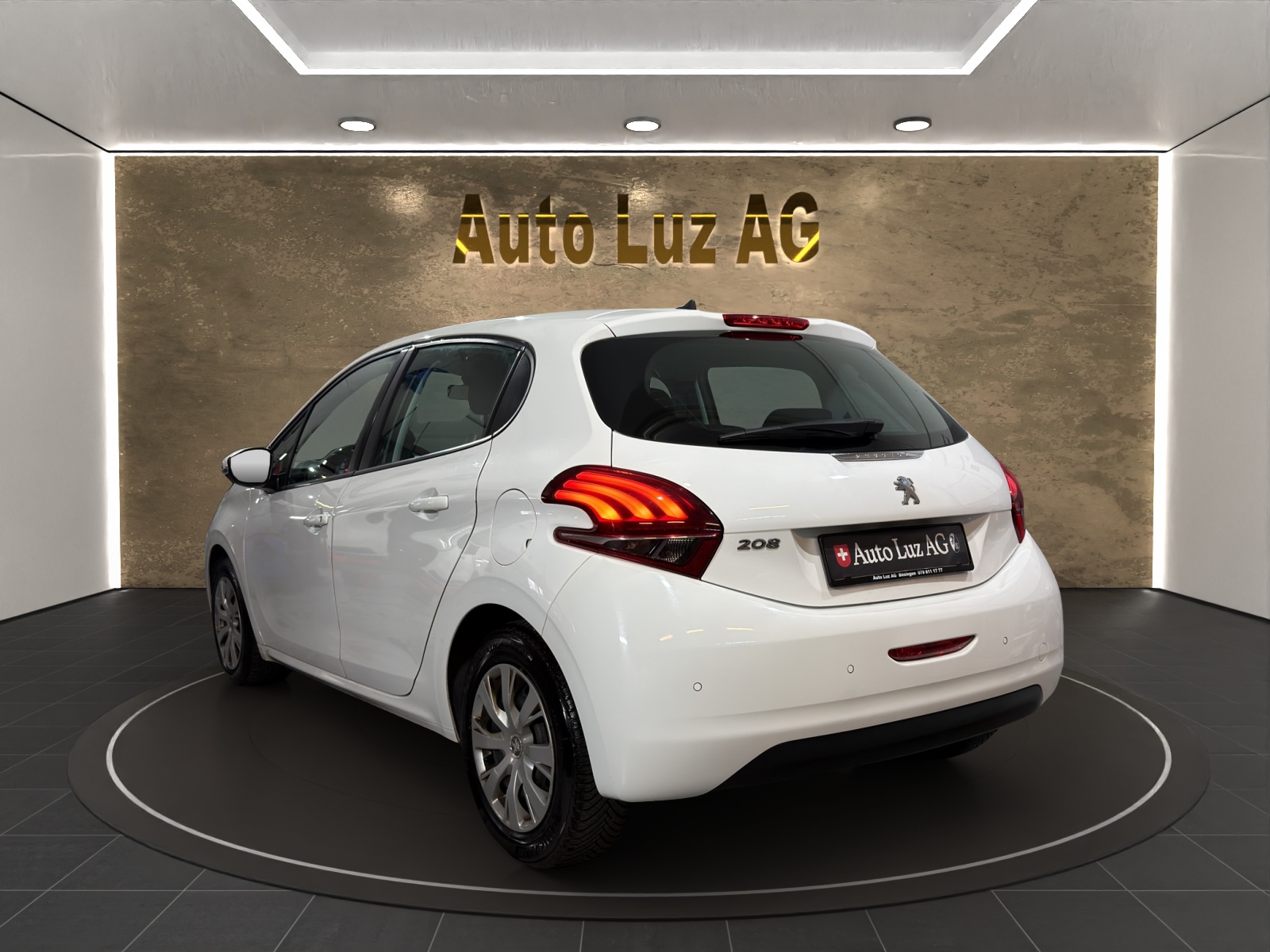 PEUGEOT 208 1.2 PureTech Signature-image-6