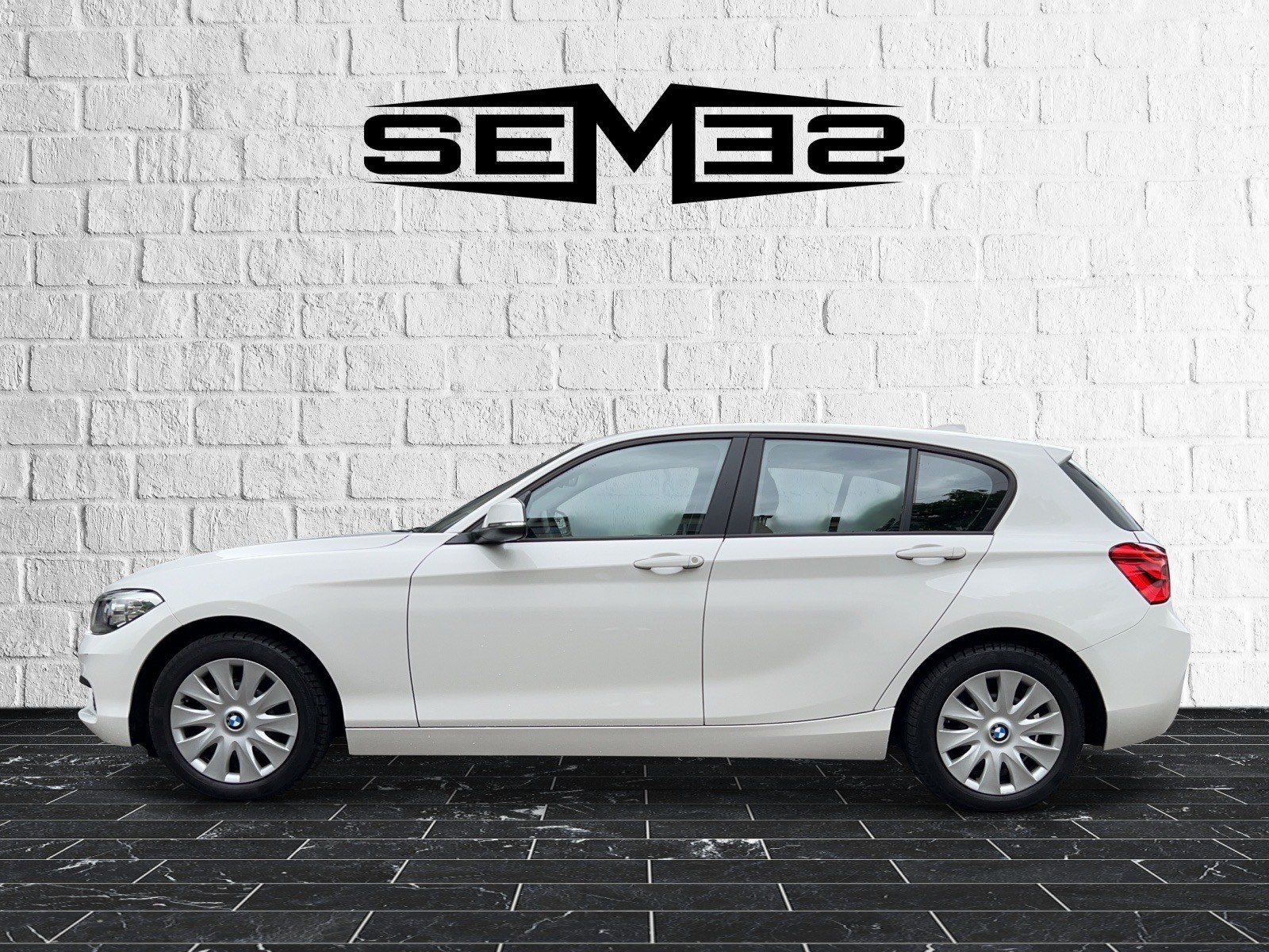 BMW 114d Business-showroom-element-1