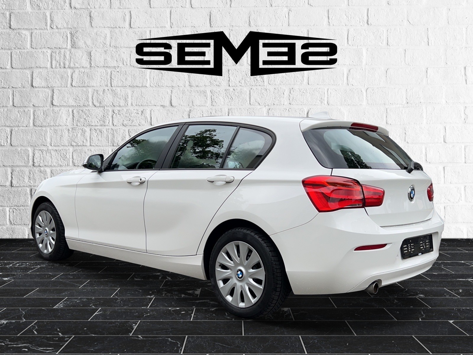 BMW 114d Business-showroom-element-2