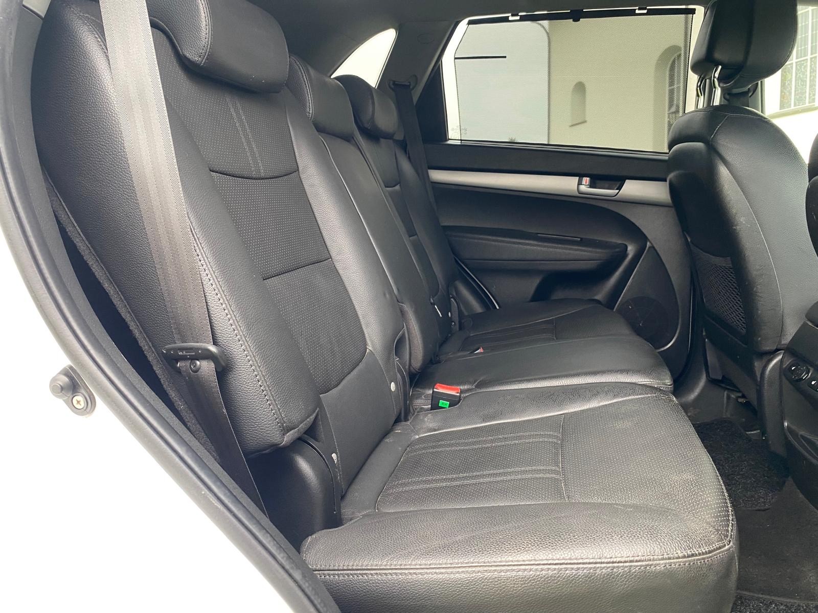 KIA Sorento 2.2 CRDI LX Automatic-image-8