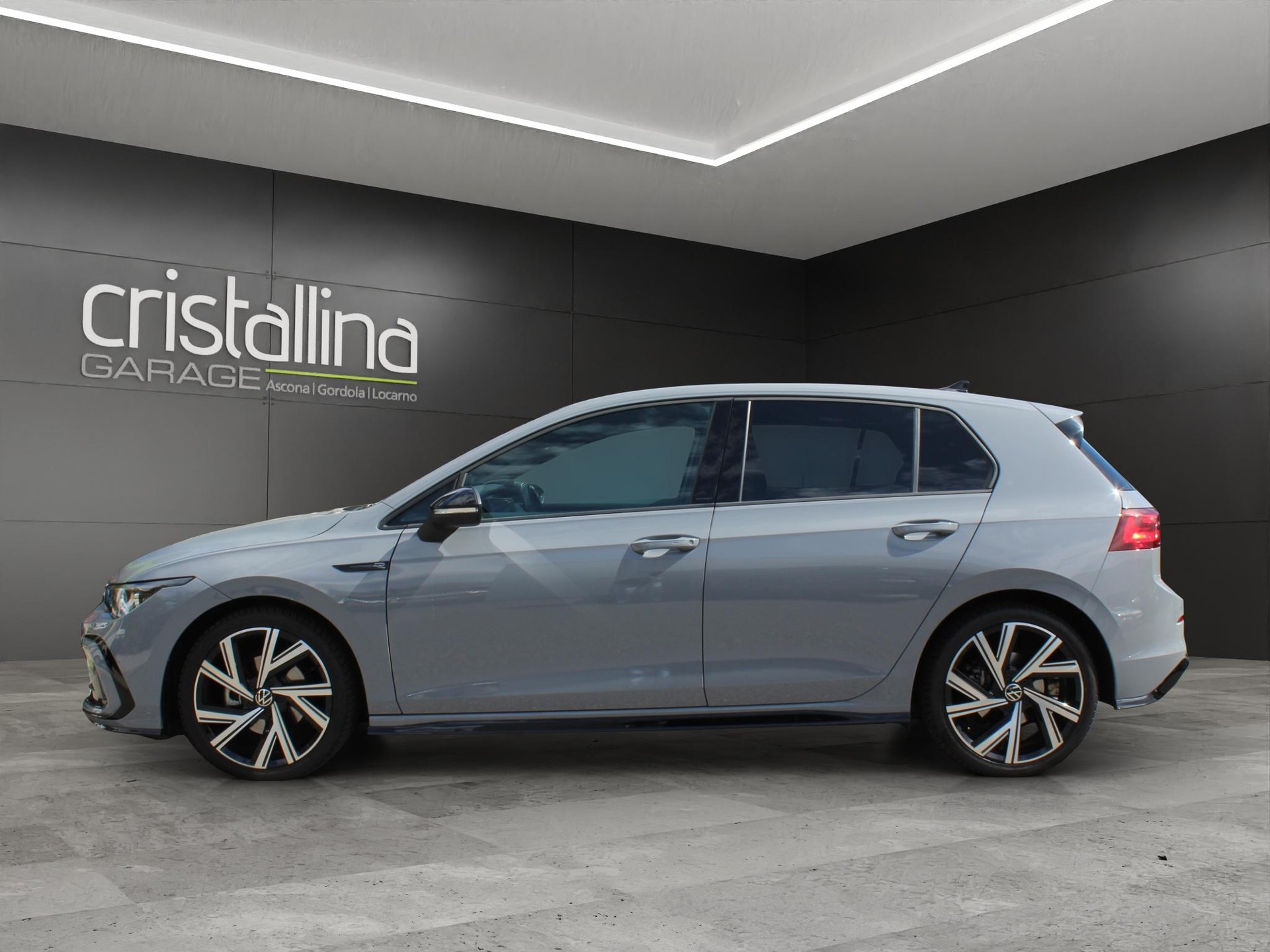 VW Golf VIII 1.5 eTSI R-Line DSG-showroom-element-1