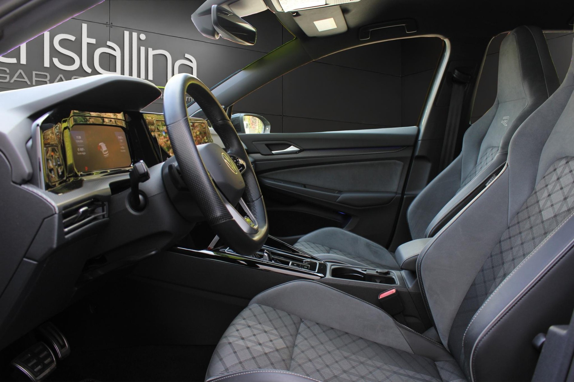 VW Golf VIII 1.5 eTSI R-Line DSG-image-6