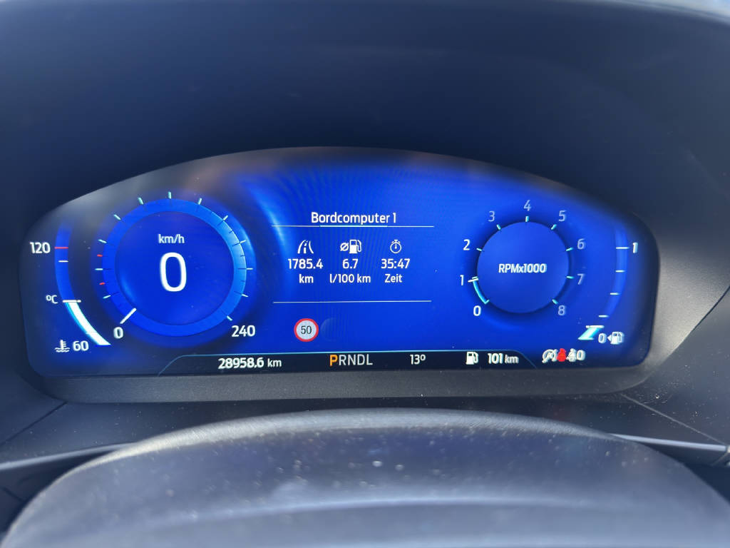 FORD Focus Station Wagon 1.0i EcoB Hybrid 155 Titanium X-image-9