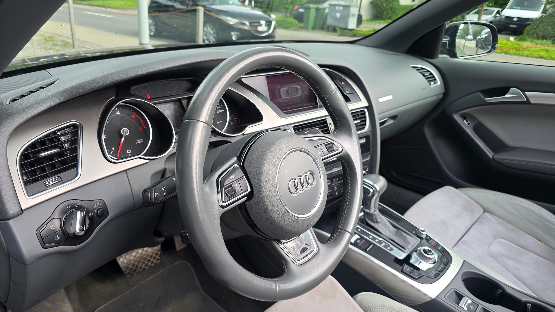 AUDI A5 Cabriolet 3.0 TDI clean quattro S-tronic-image-8