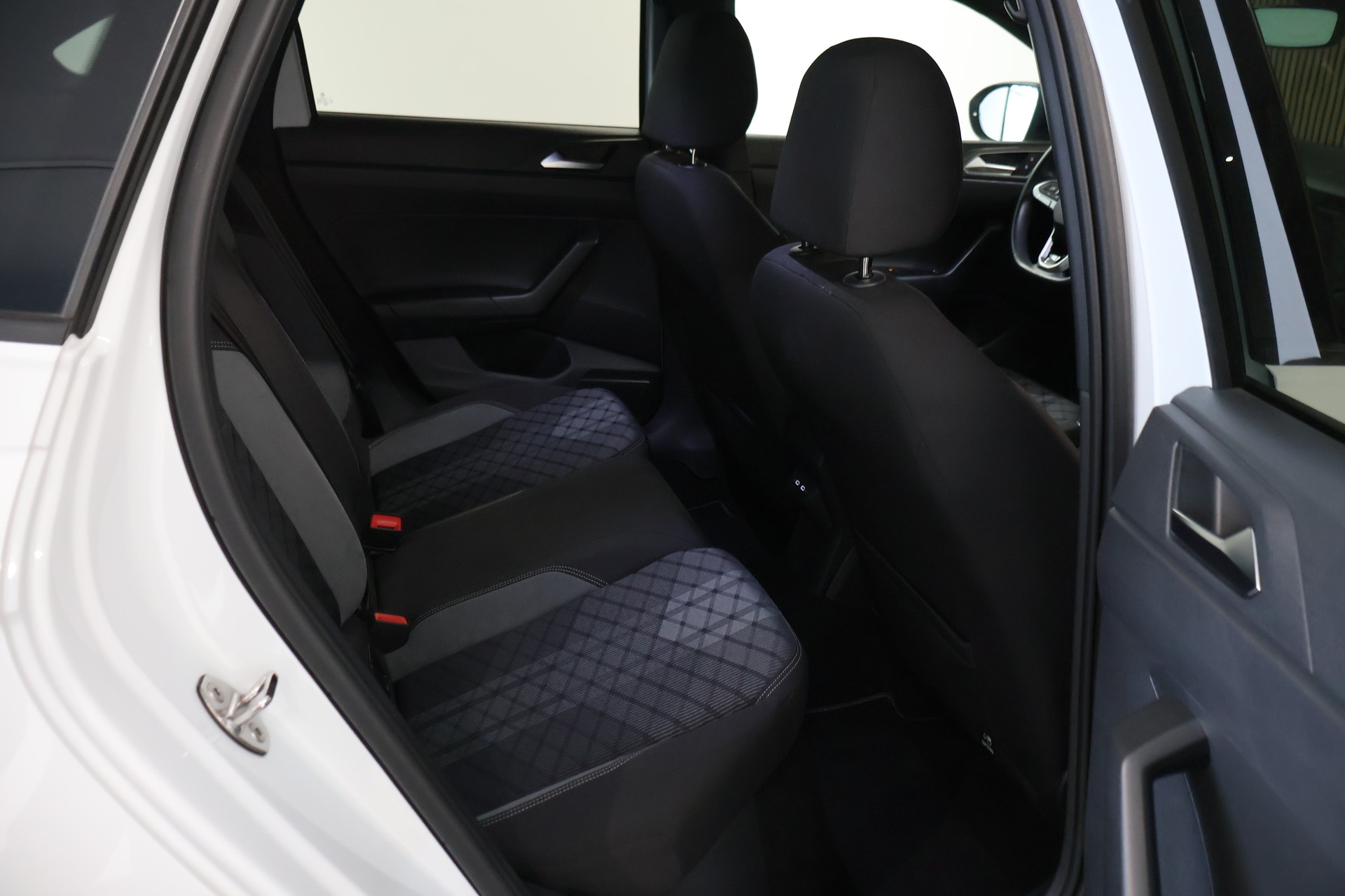 VW Taigo 1.0 TSI R-Line DSG-image-12