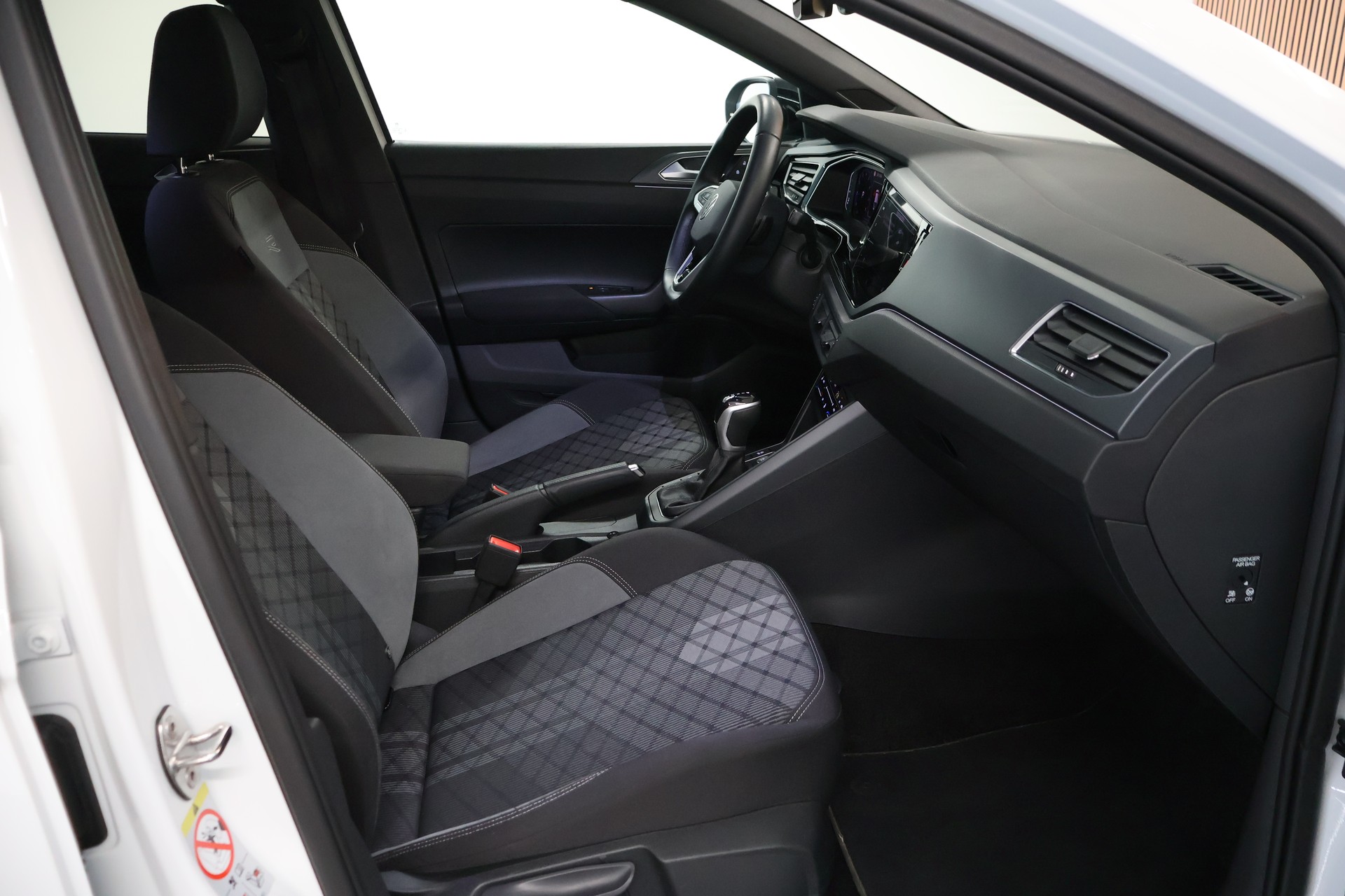 VW Taigo 1.0 TSI R-Line DSG-image-13