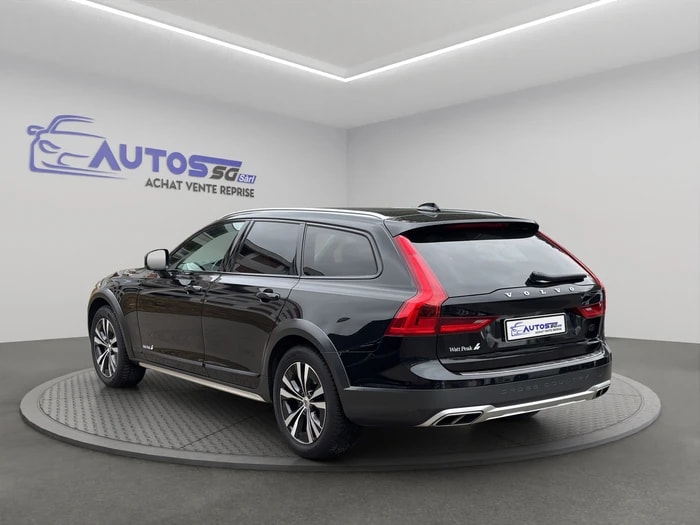 VOLVO V90 Cross Country D4 AWD-image-2