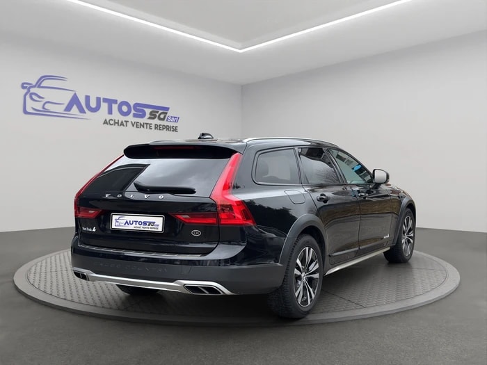 VOLVO V90 Cross Country D4 AWD-image-3
