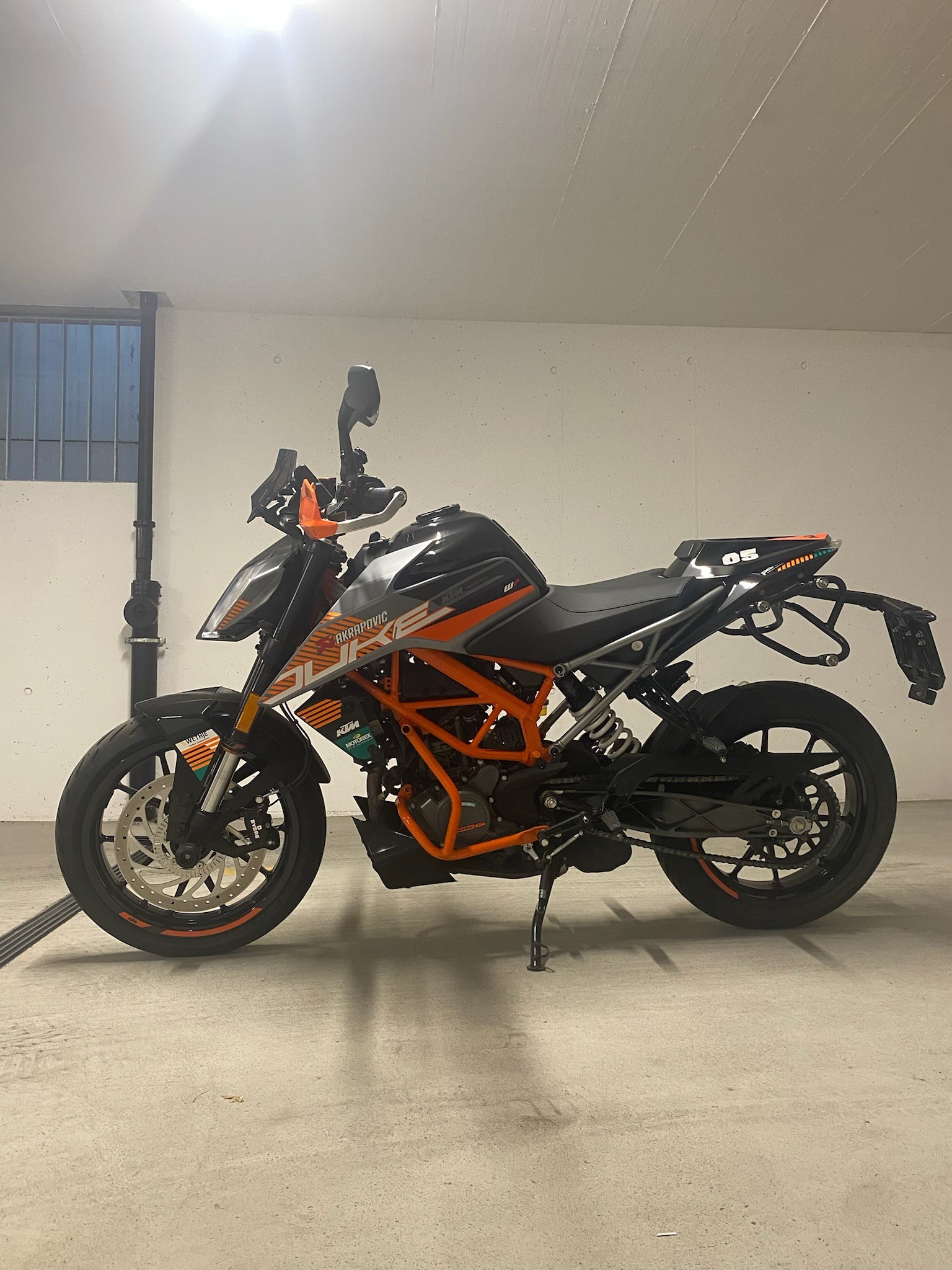 KTM 125 Duke-image-1