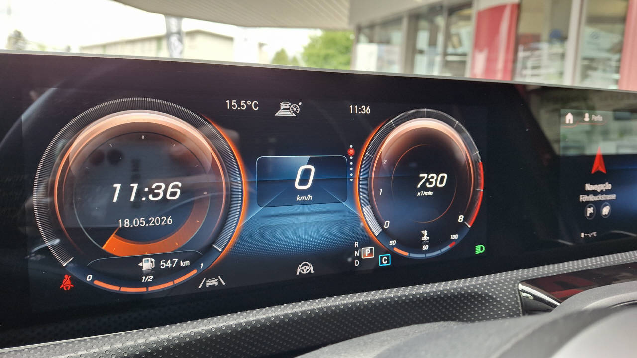 MERCEDES-BENZ A 250 AMG Line 4m Limousine-image-11