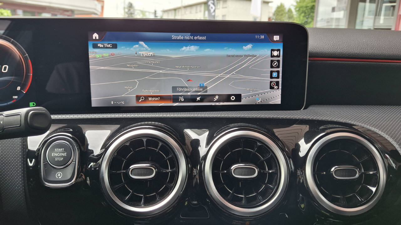 MERCEDES-BENZ A 250 AMG Line 4m Limousine-image-12