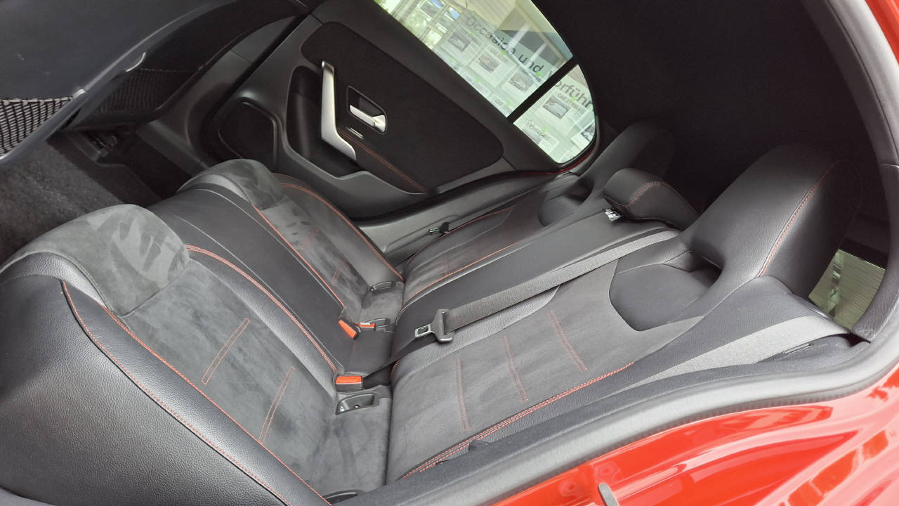 MERCEDES-BENZ A 250 AMG Line 4m Limousine-image-8