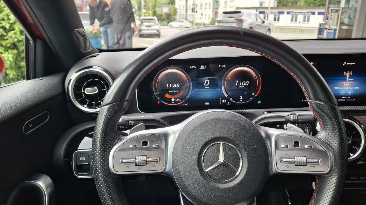 MERCEDES-BENZ A 250 AMG Line 4m Limousine-image-10