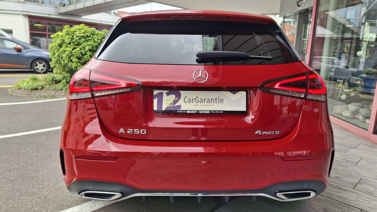 MERCEDES-BENZ A 250 AMG Line 4m Limousine-image-4