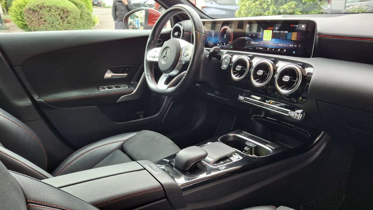 MERCEDES-BENZ A 250 AMG Line 4m Limousine-image-7