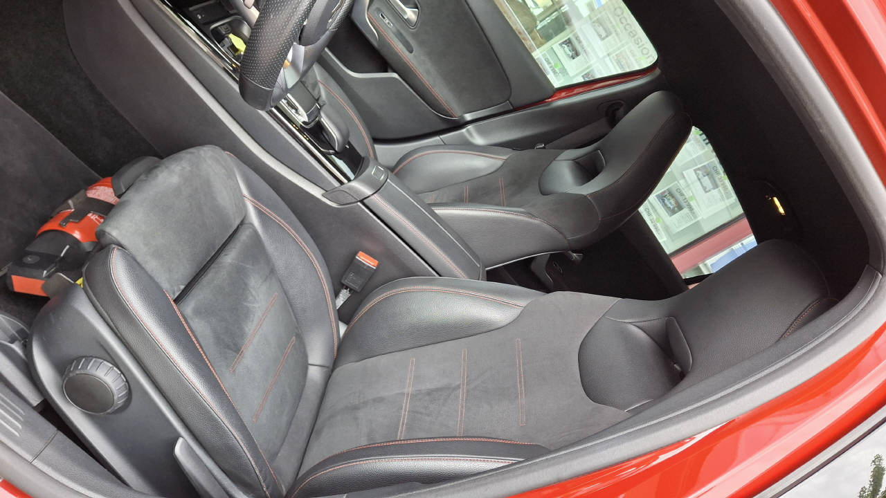 MERCEDES-BENZ A 250 AMG Line 4m Limousine-image-9