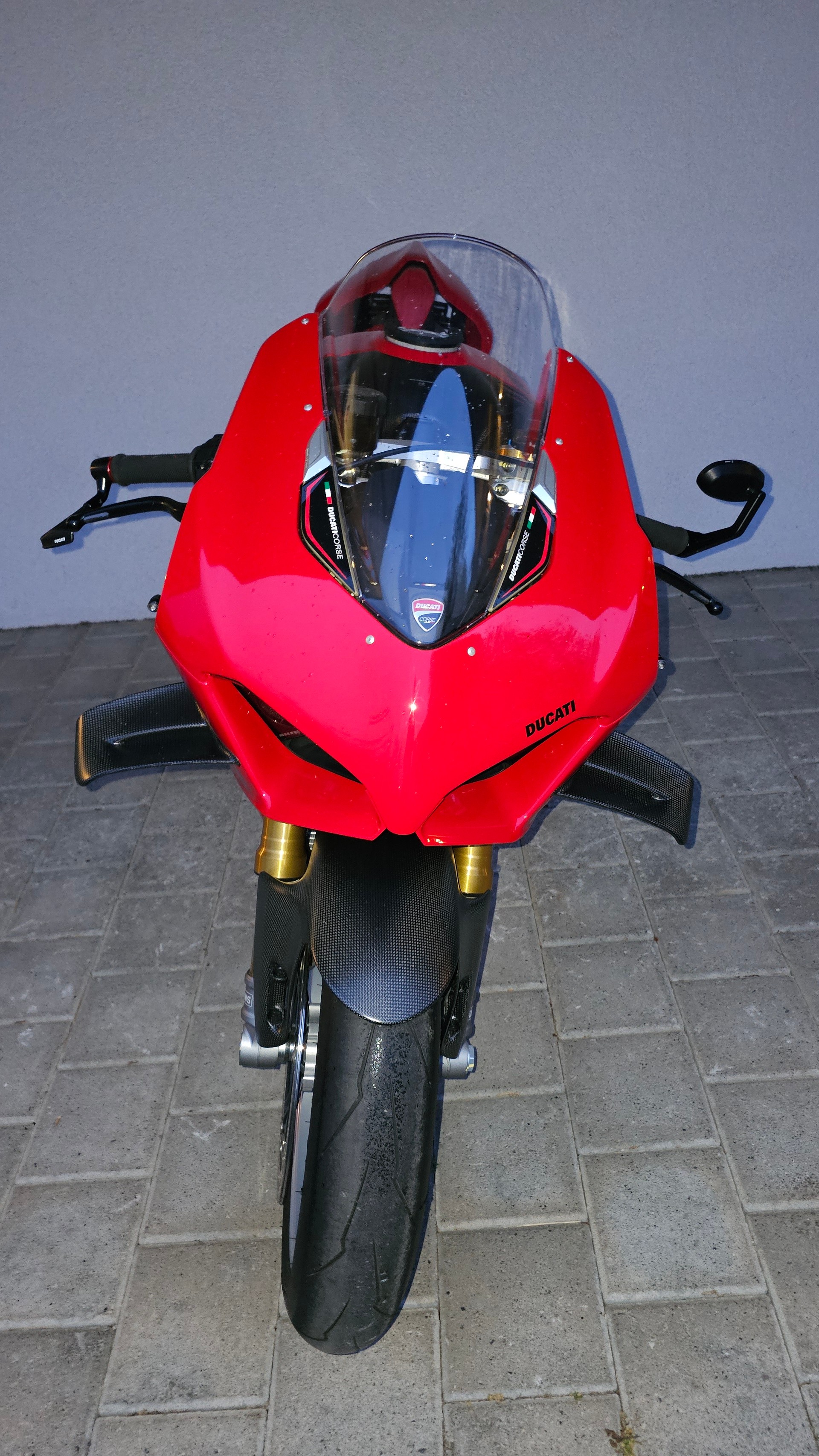DUCATI S-showroom-element-2