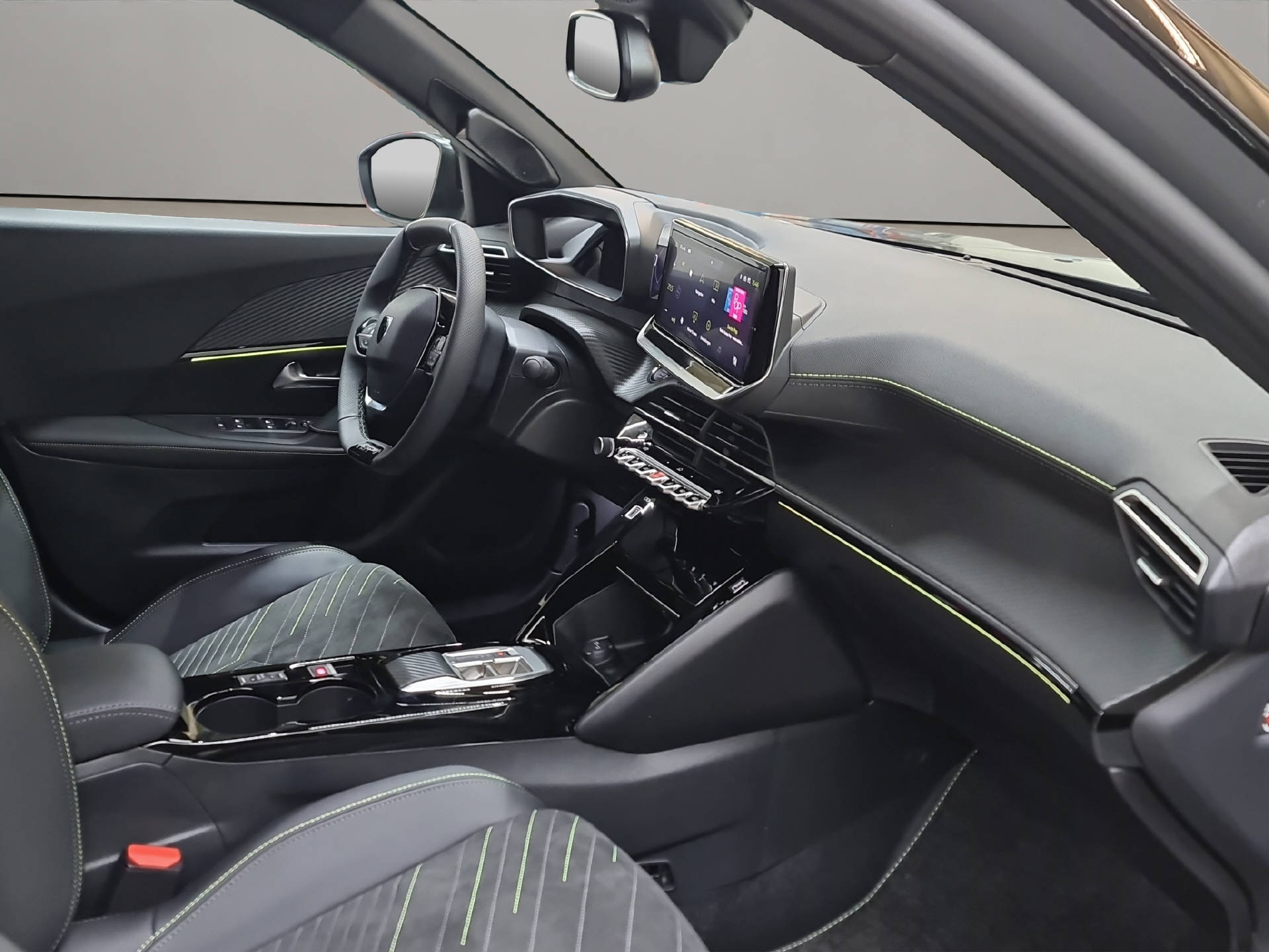 PEUGEOT 2008 1.2 Hybrid 145 GT-image-10