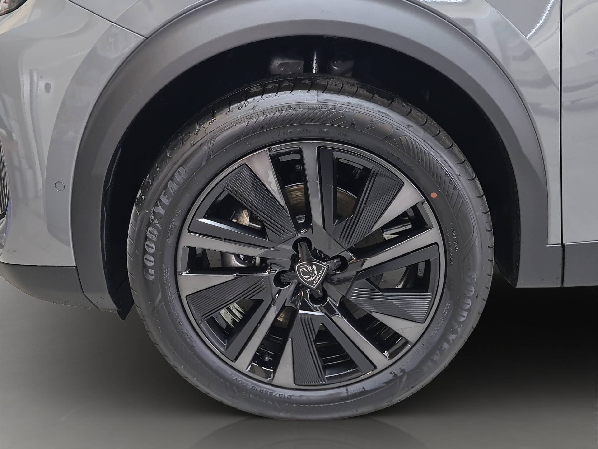 PEUGEOT 2008 1.2 Hybrid 145 GT-image-13
