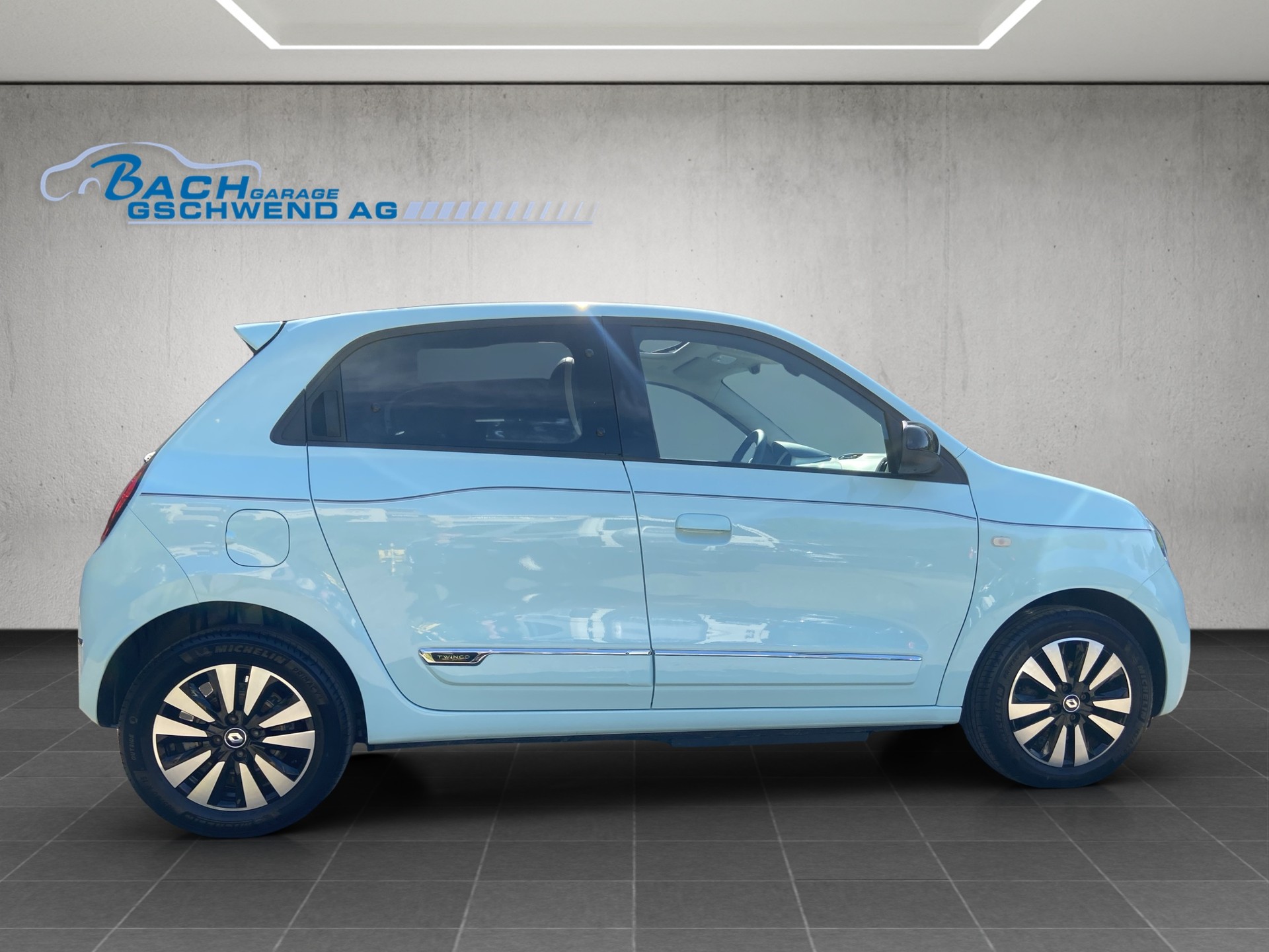 RENAULT Twingo Electric Techno-showroom-element-2