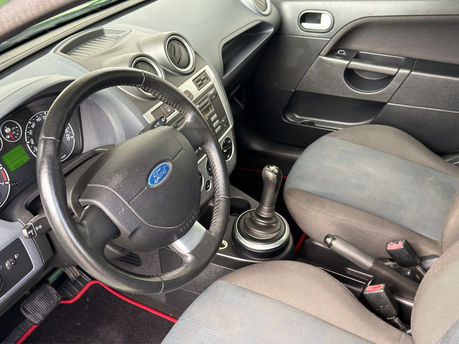 FORD Fiesta 1.4 16V Ghia-image-10