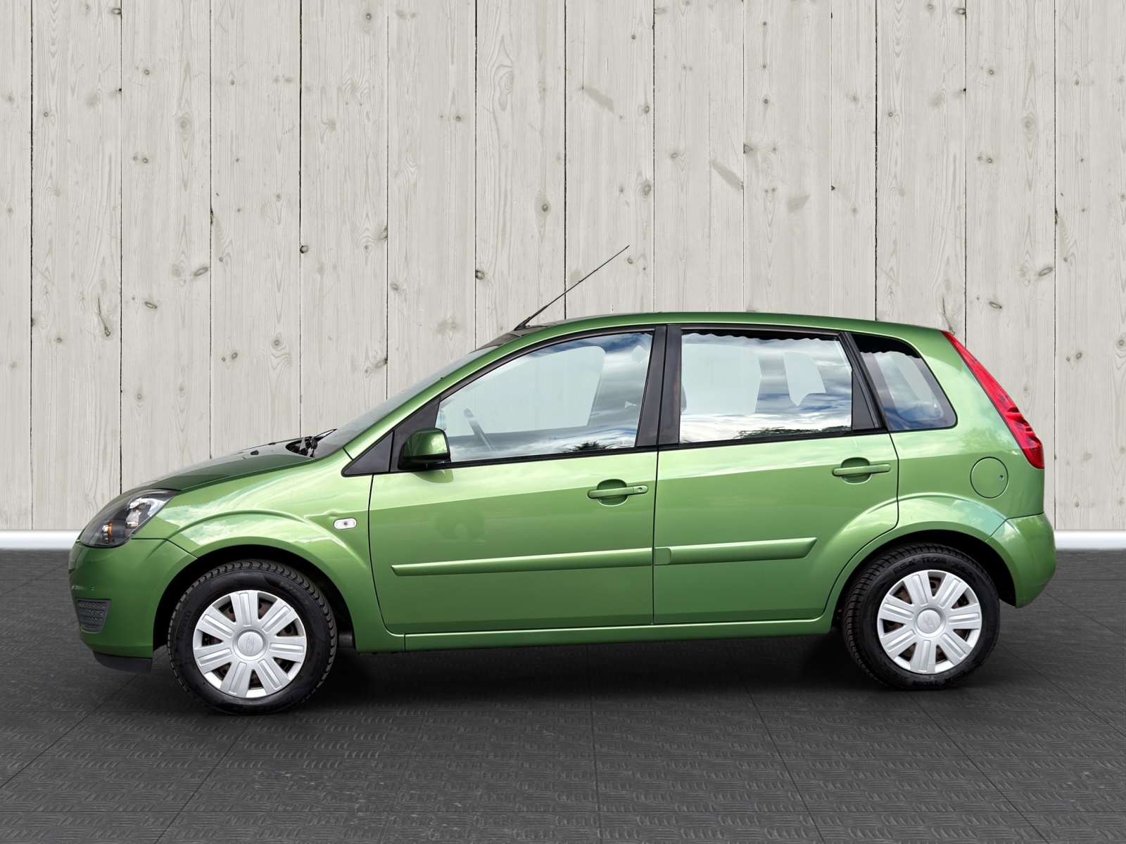 FORD Fiesta 1.4 16V Ghia-image-3