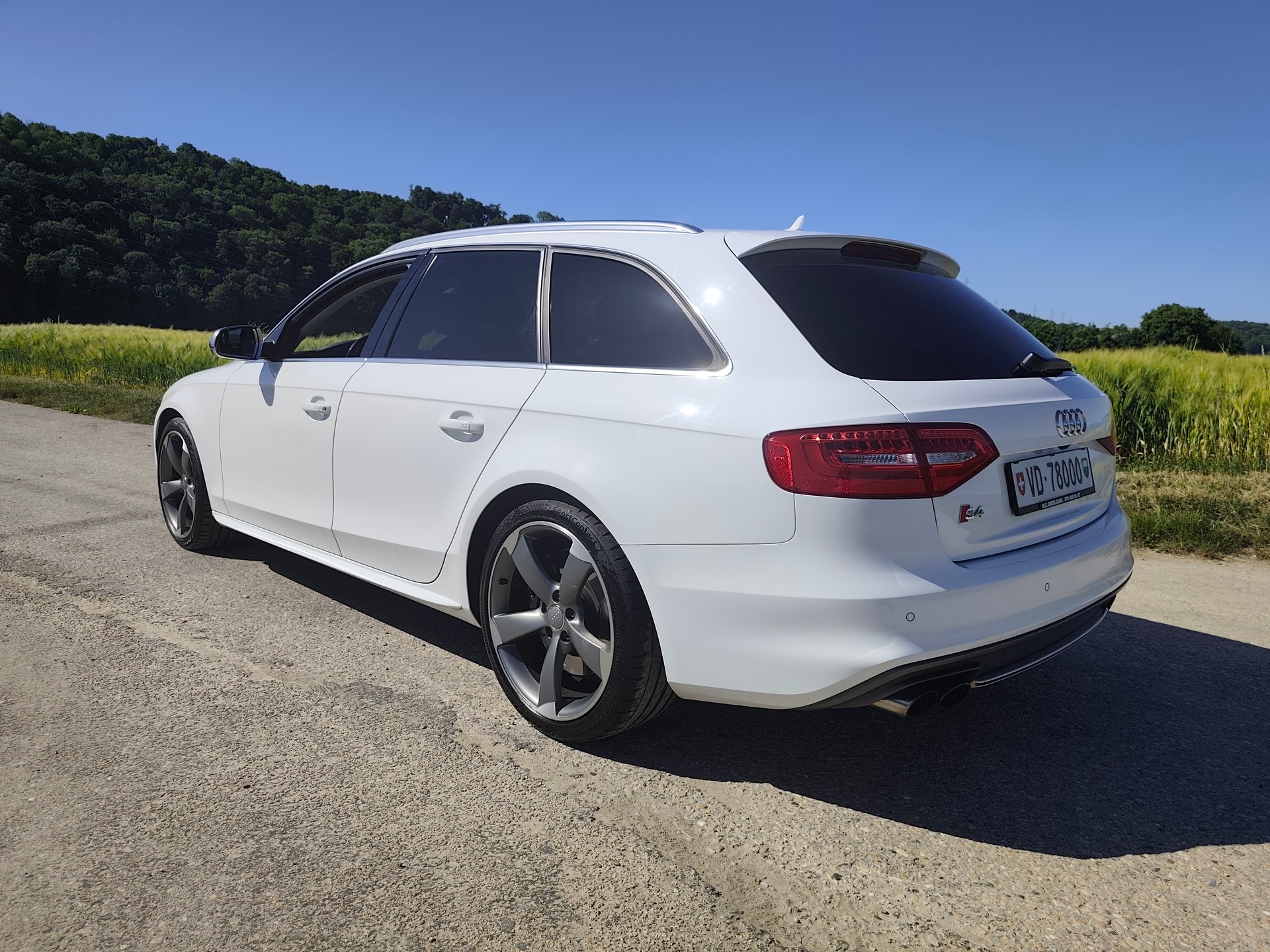 AUDI S4 Avant 3.0 TFSI quattro S-tronic-image-3