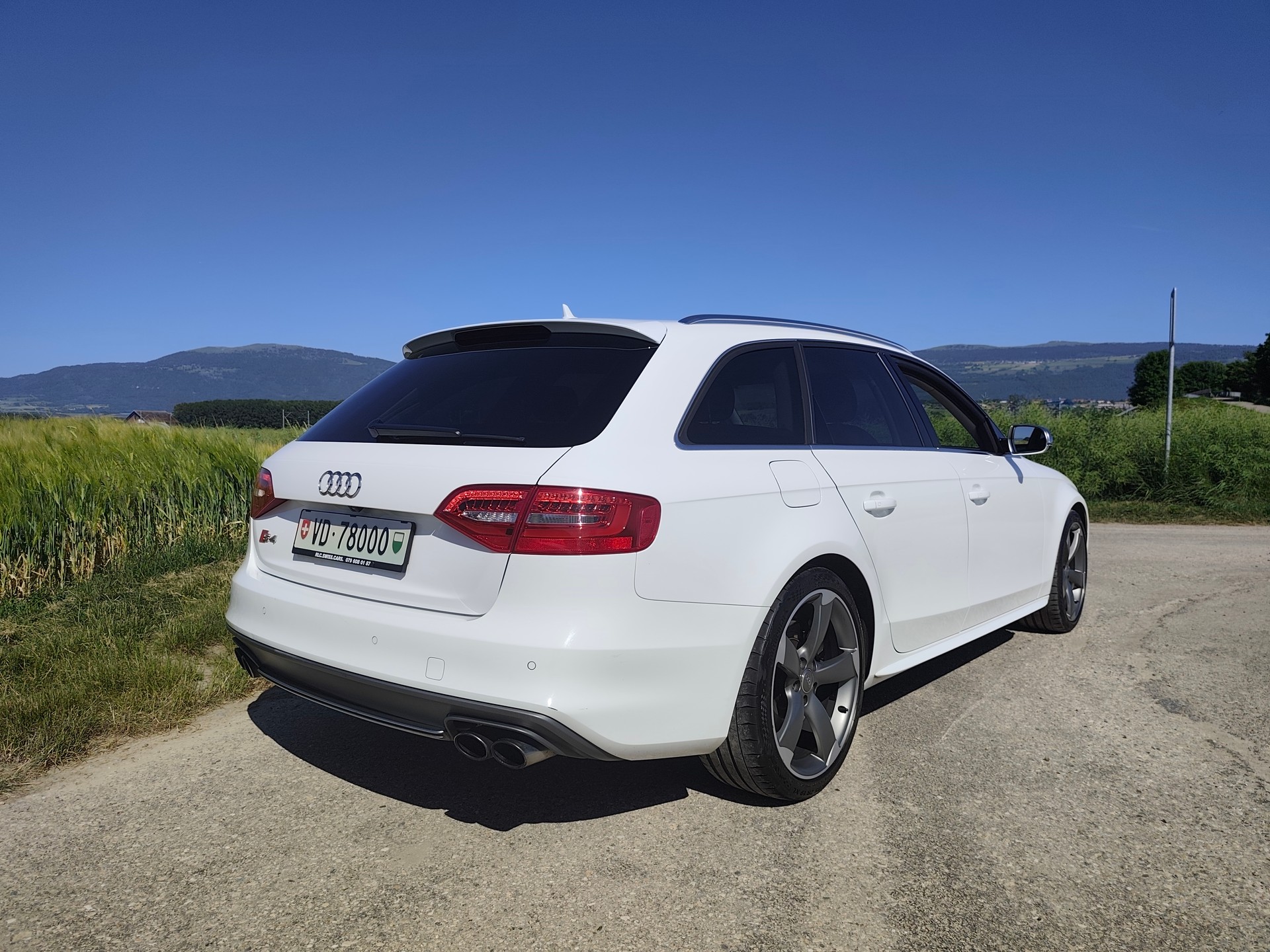 AUDI S4 Avant 3.0 TFSI quattro S-tronic-image-5