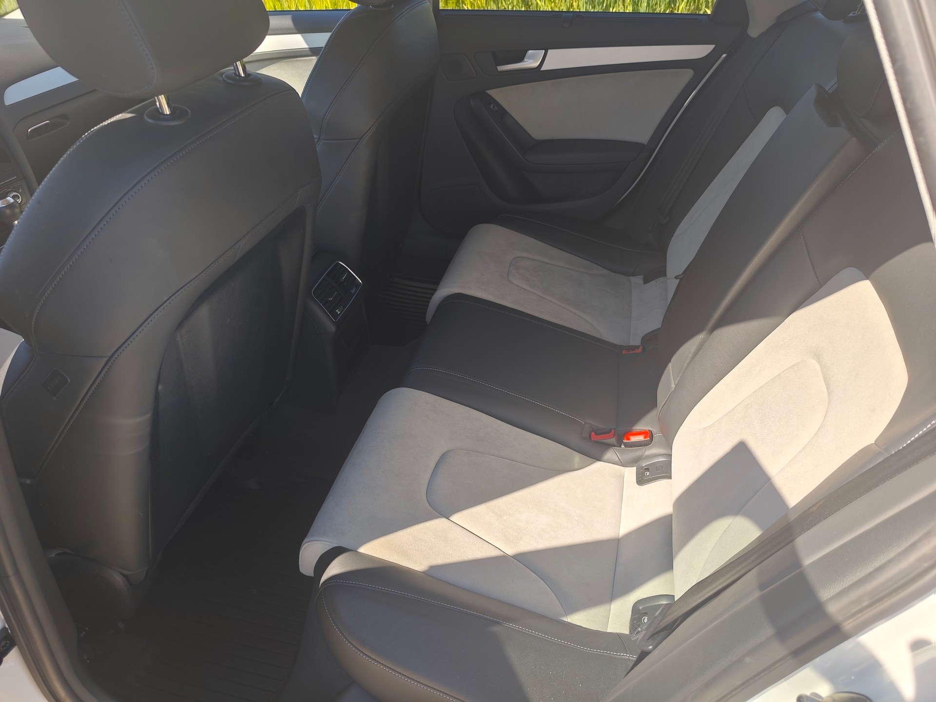 AUDI S4 Avant 3.0 TFSI quattro S-tronic-image-13